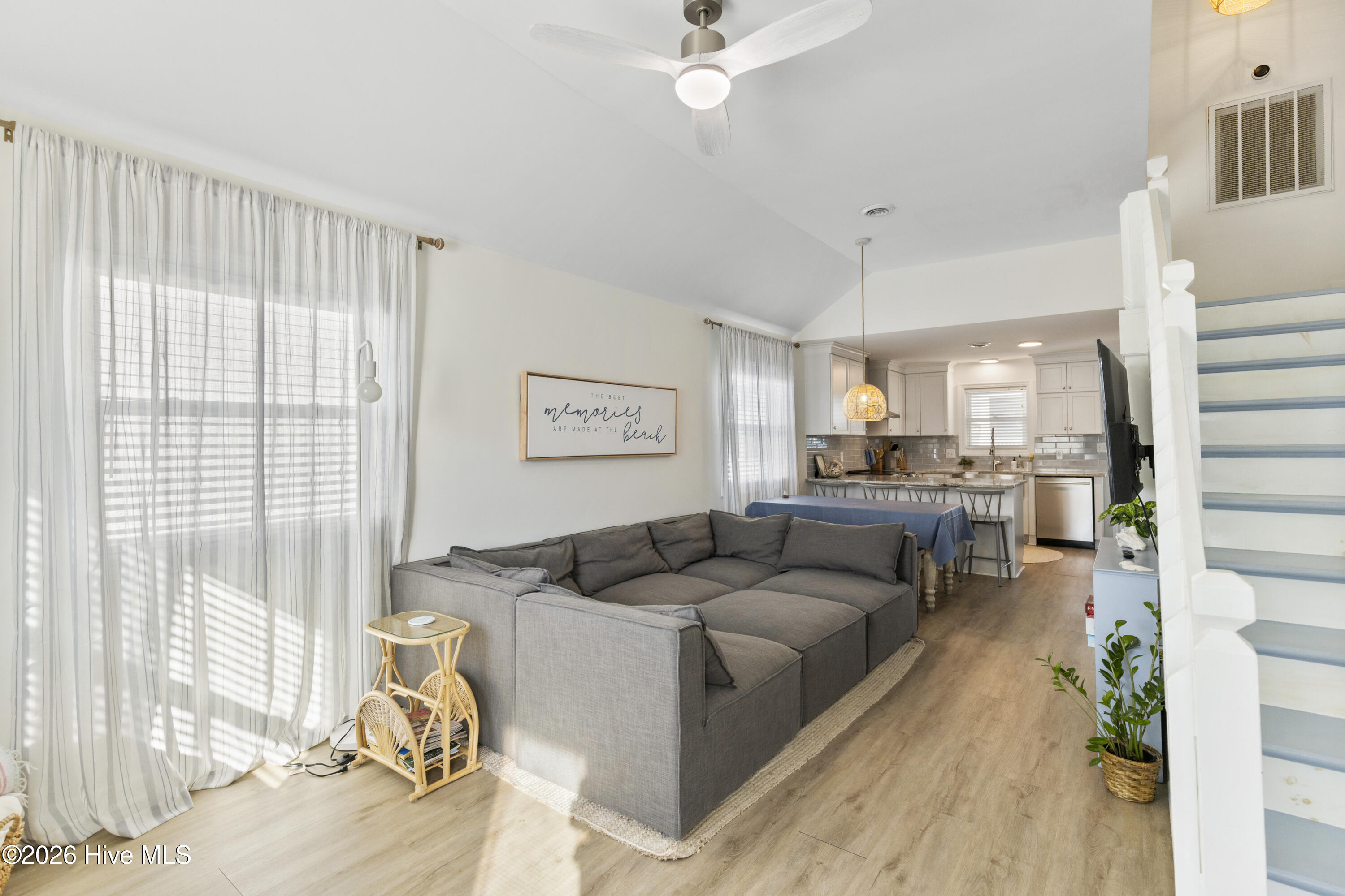 100552709 | Photo 16