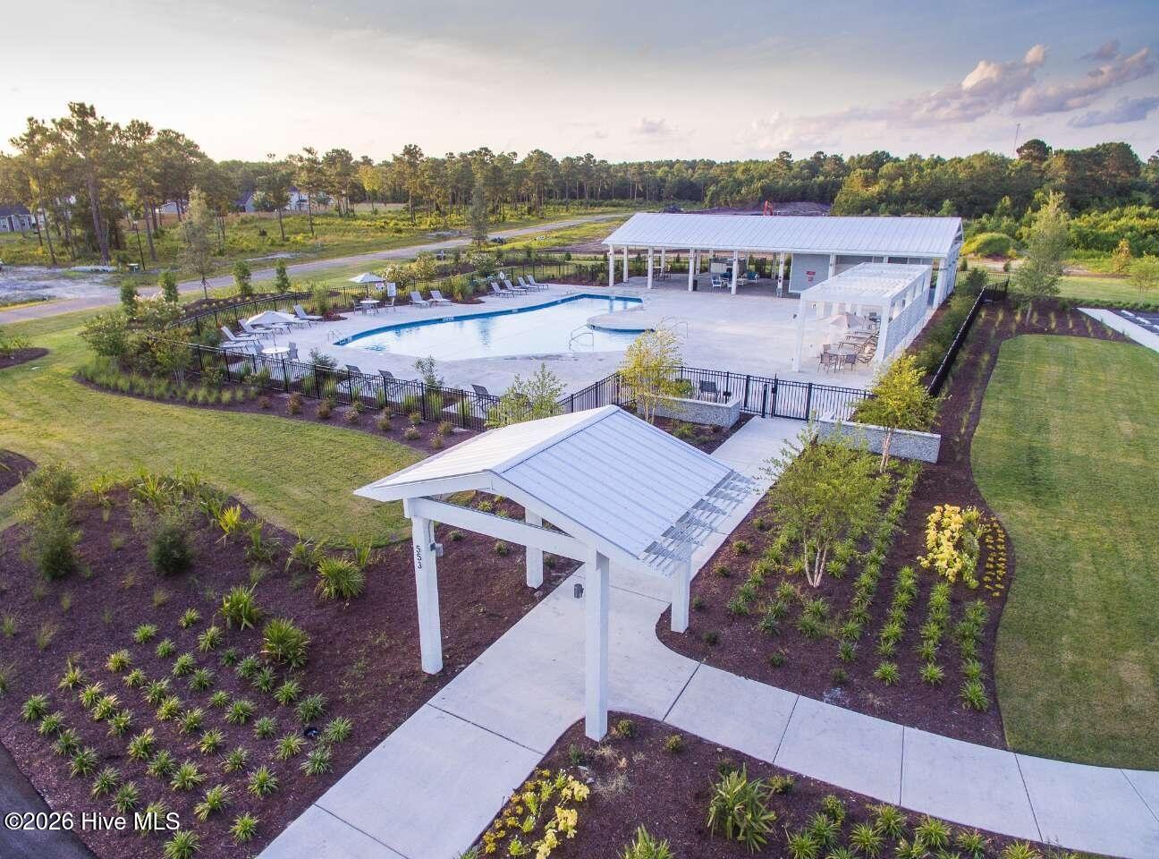 100553209 | Photo 46