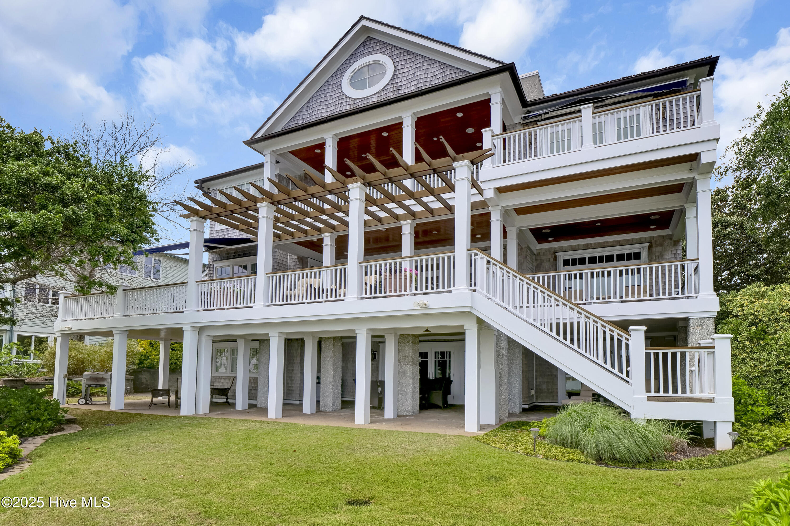 100504113 | Photo 59