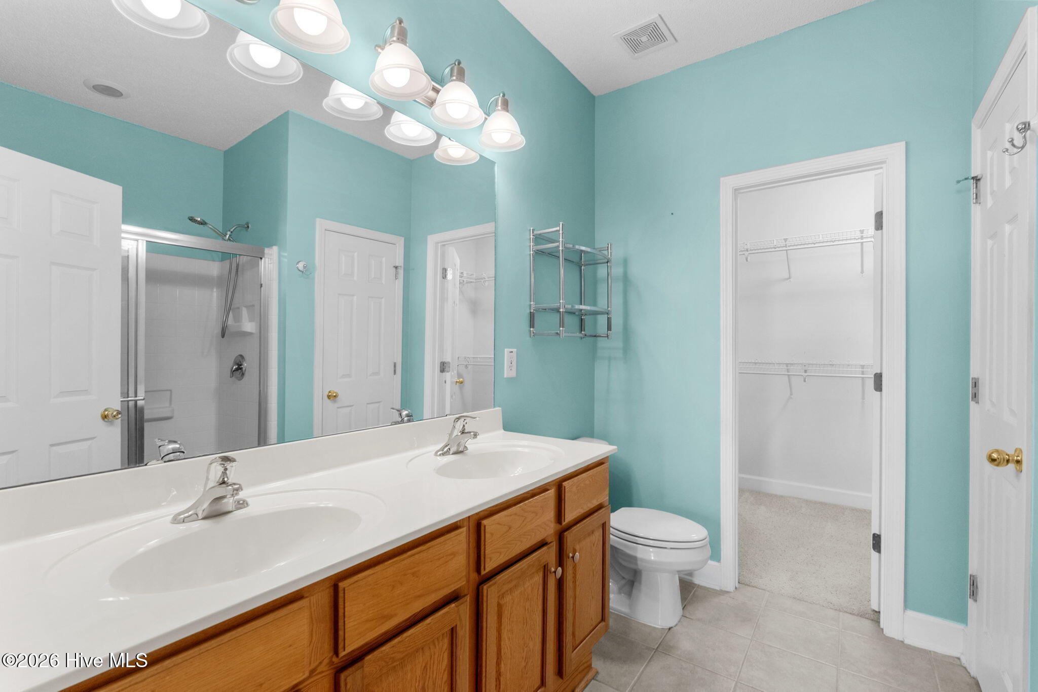 100570340 | Photo 36