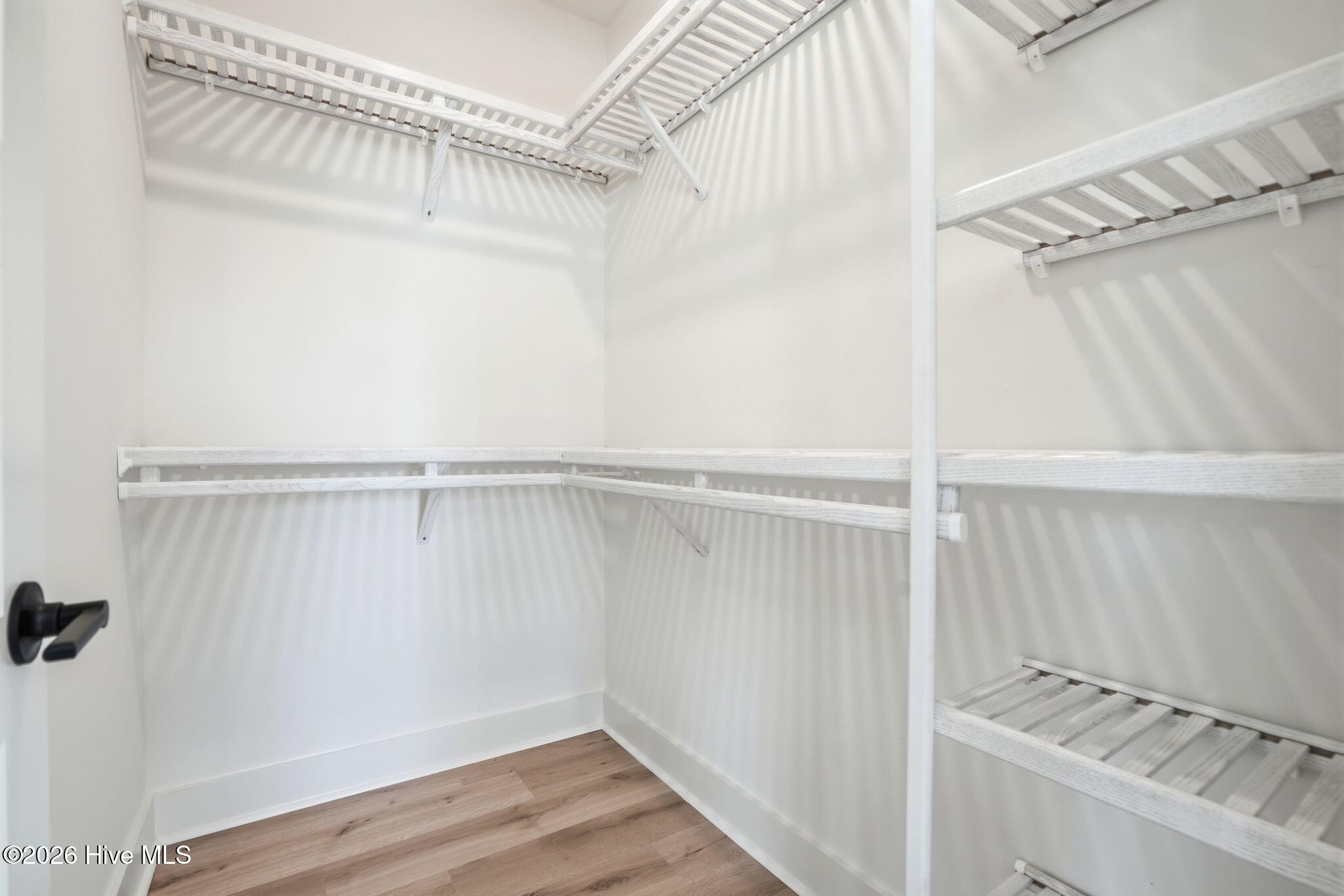 100561284 | Photo 31