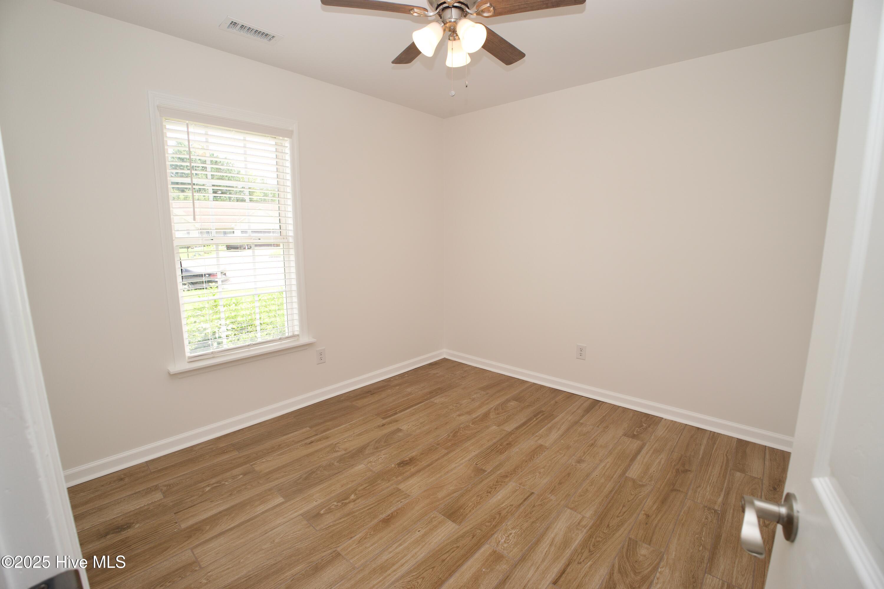 100527332 | Photo 26