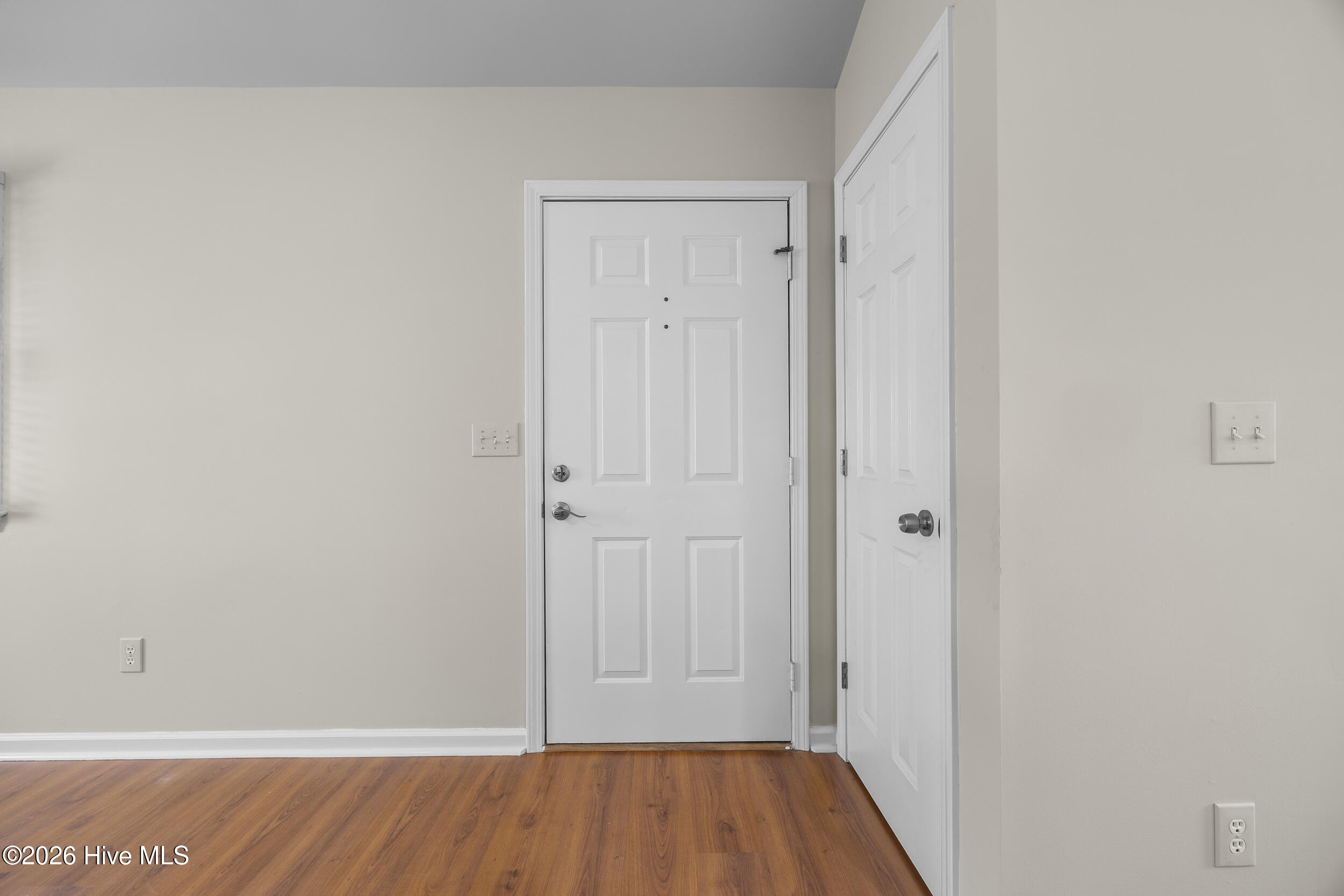 100560305 | Photo 10