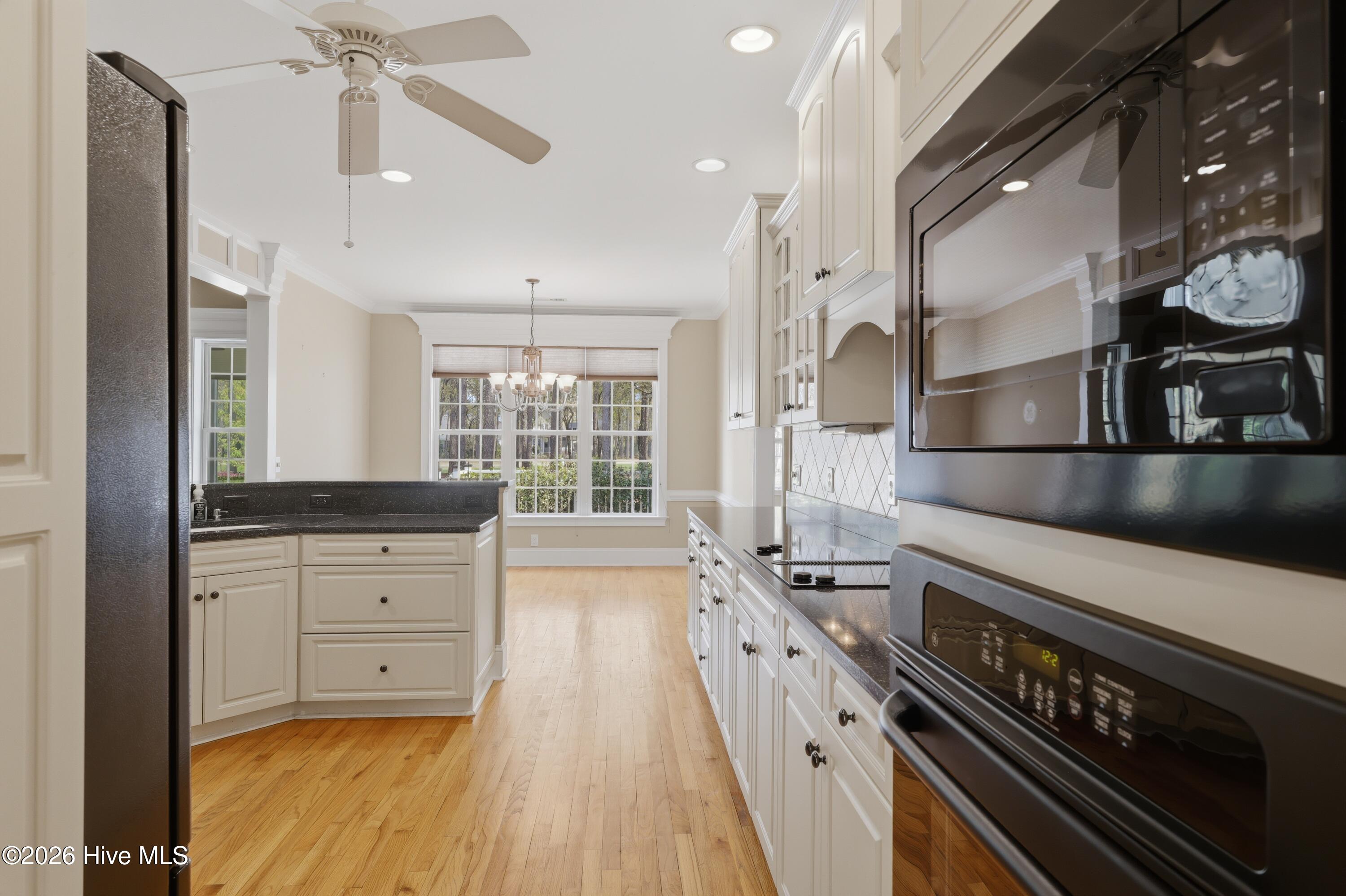 100564679 | Photo 26