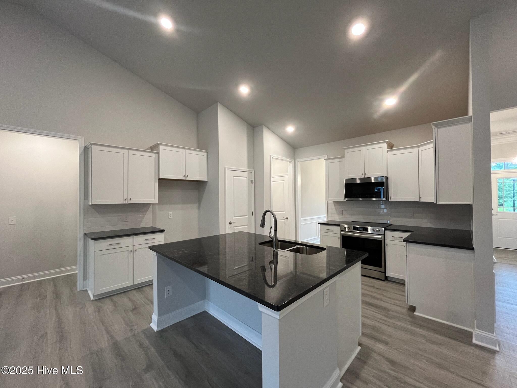 100447887 | Photo 10