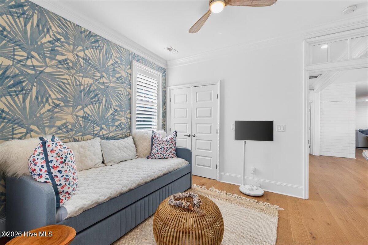 100549298 | Photo 56