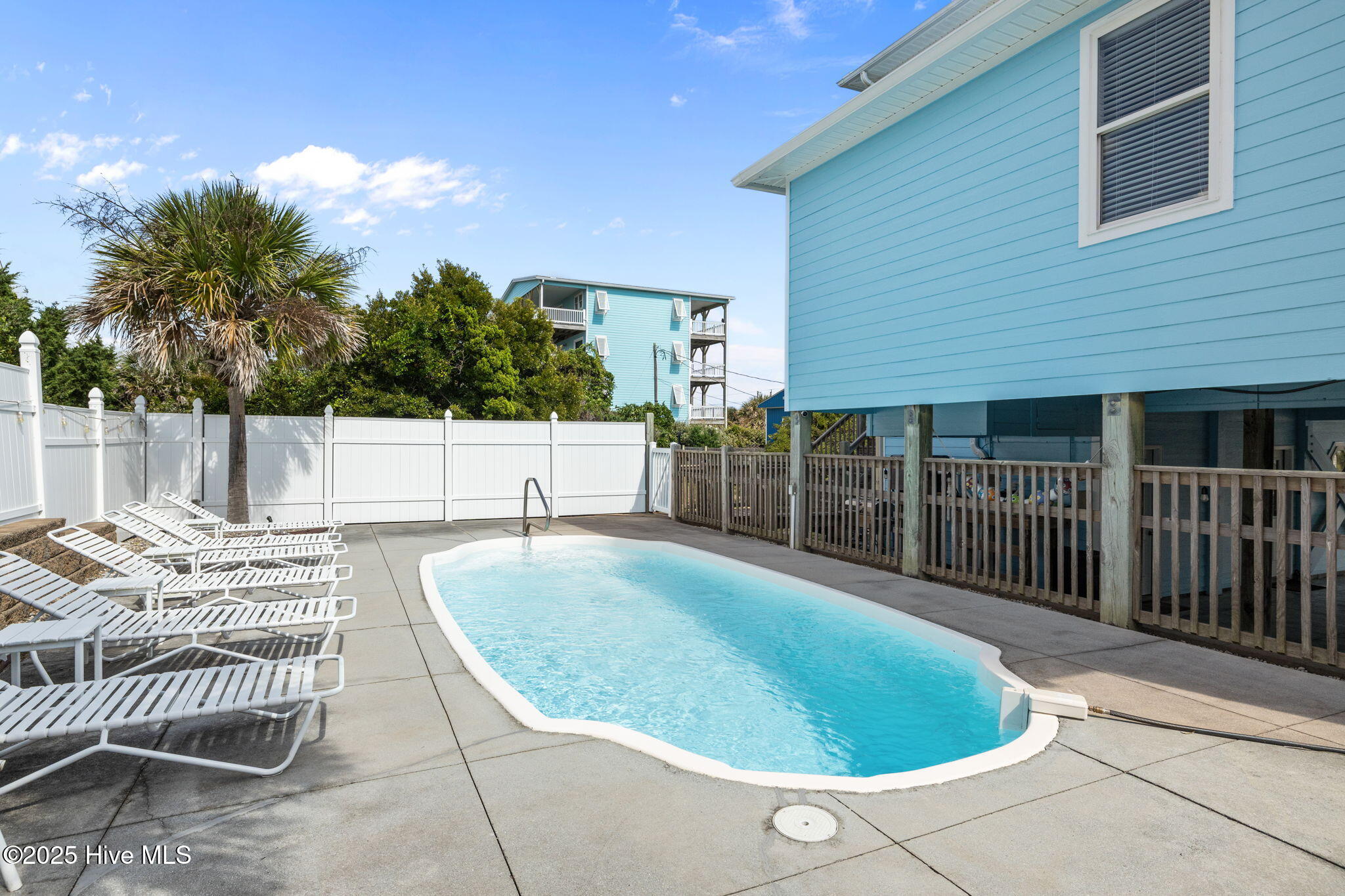 100509576 | Photo 45