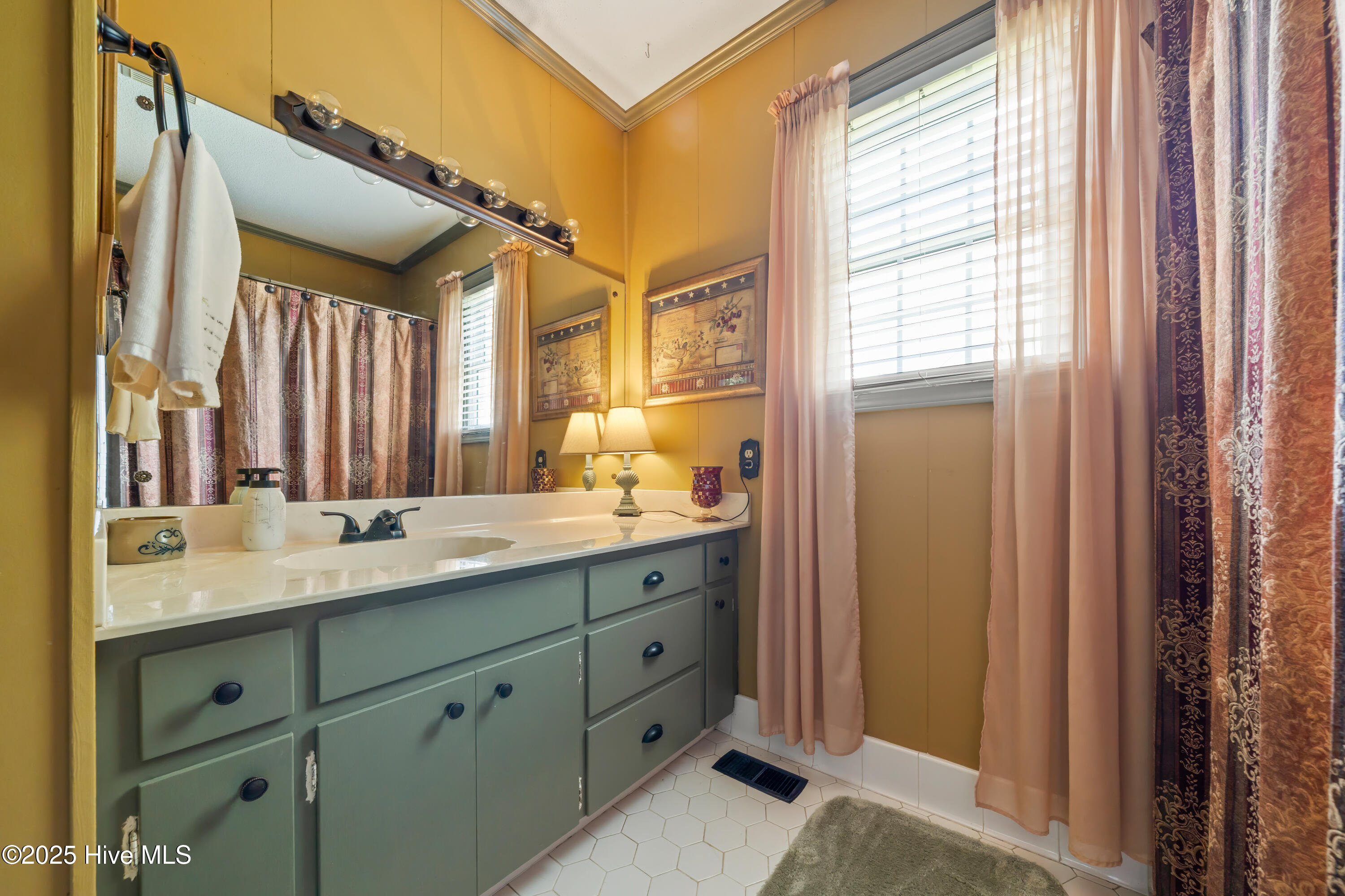 100557788 | Photo 48