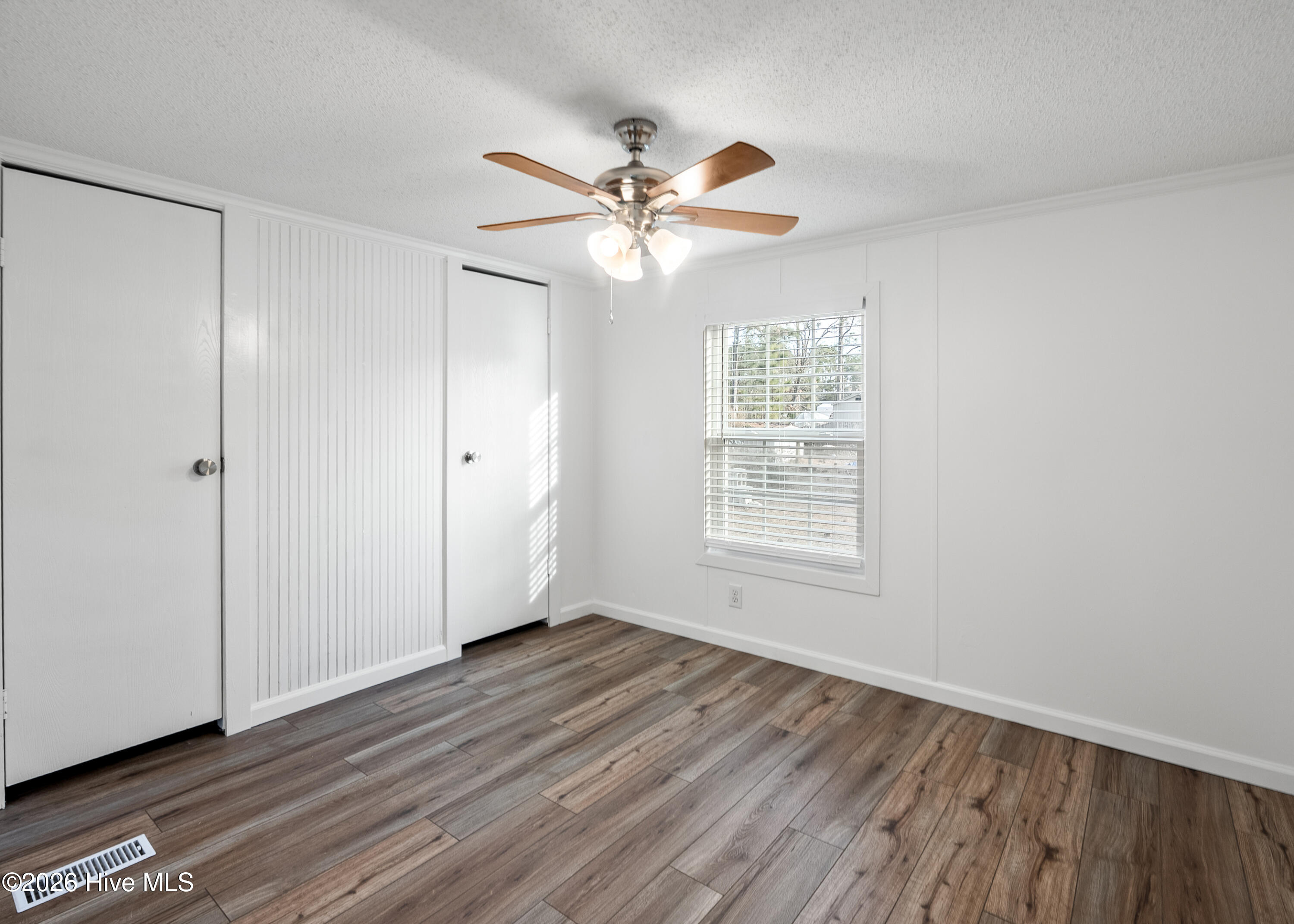 100561099 | Photo 23