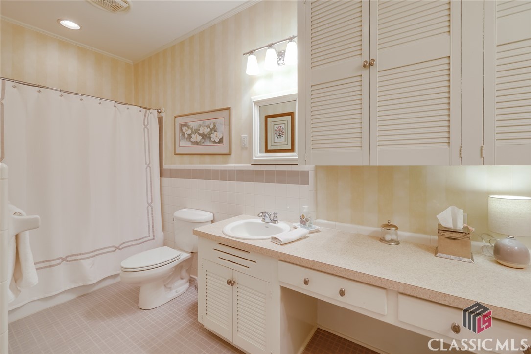 577 Cloverhurst Avenue W