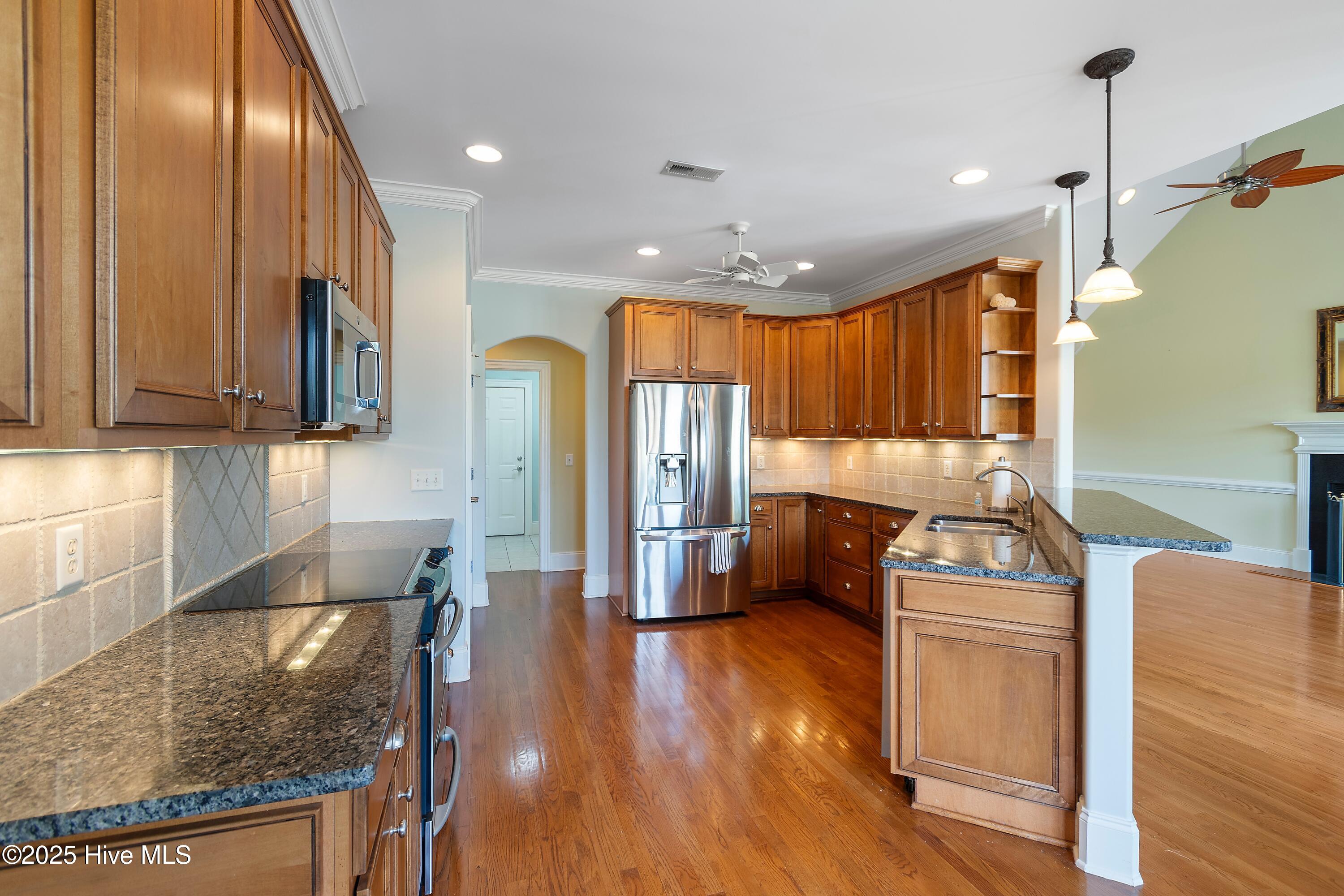 100504697 | Photo 14