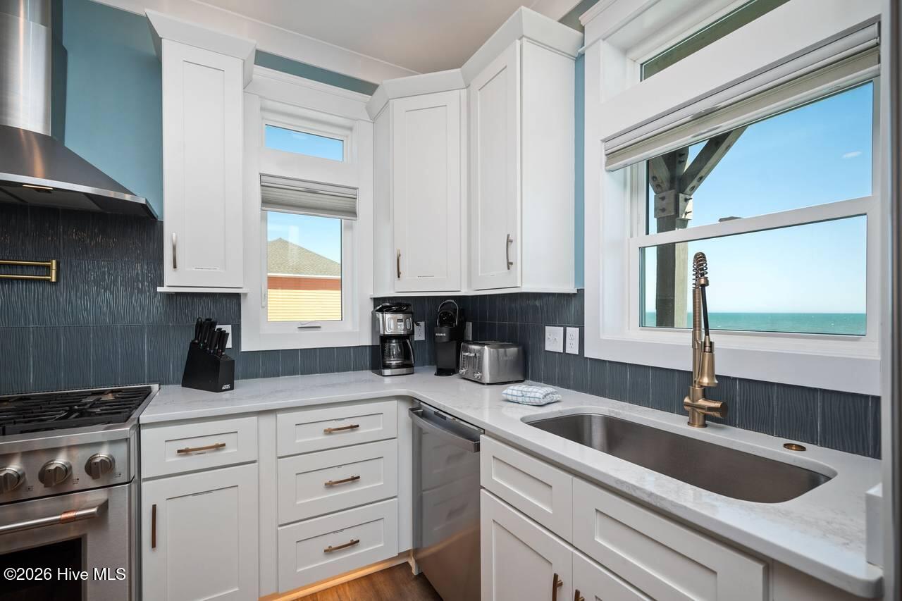 100560212 | Photo 64