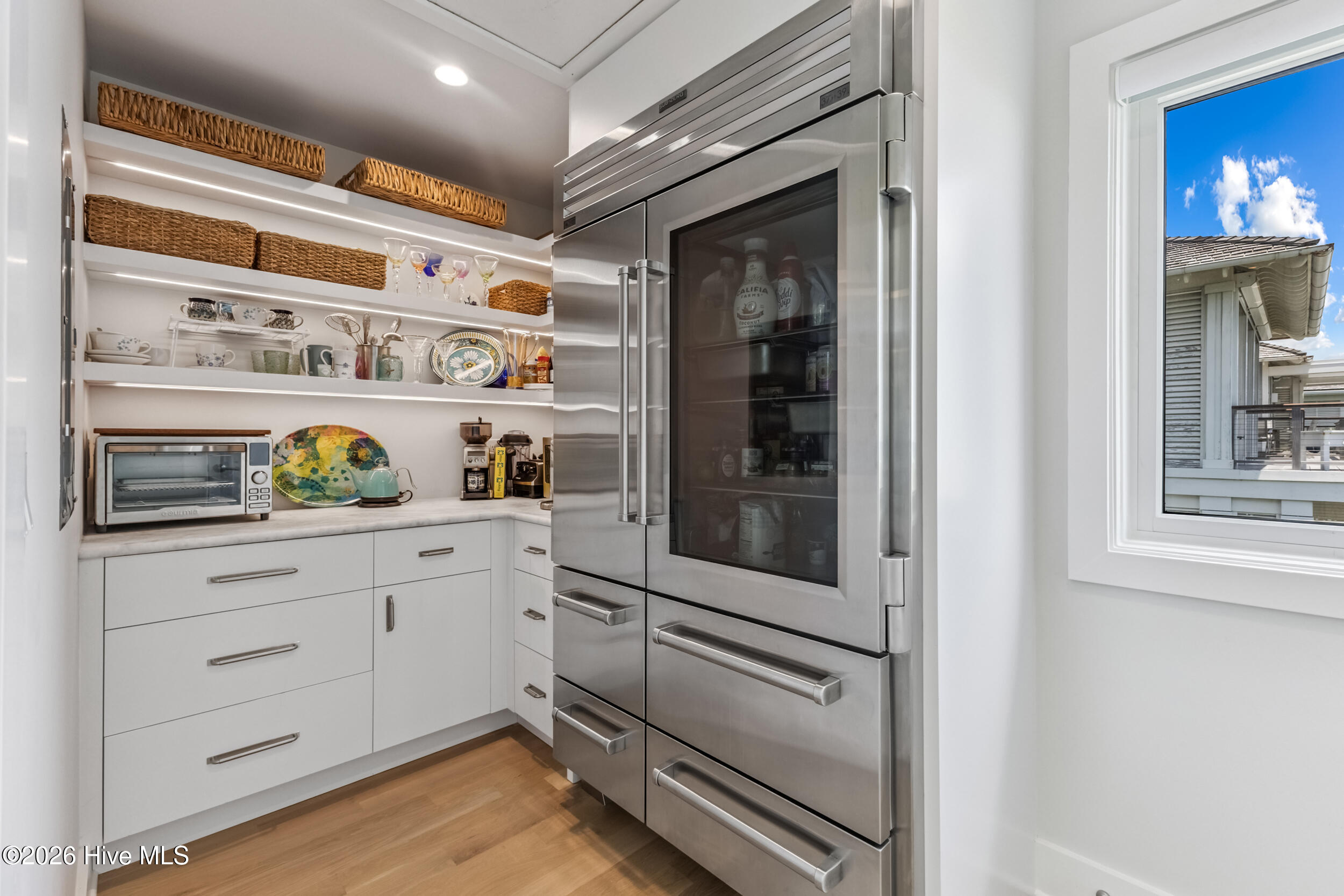 100560711 | Photo 19