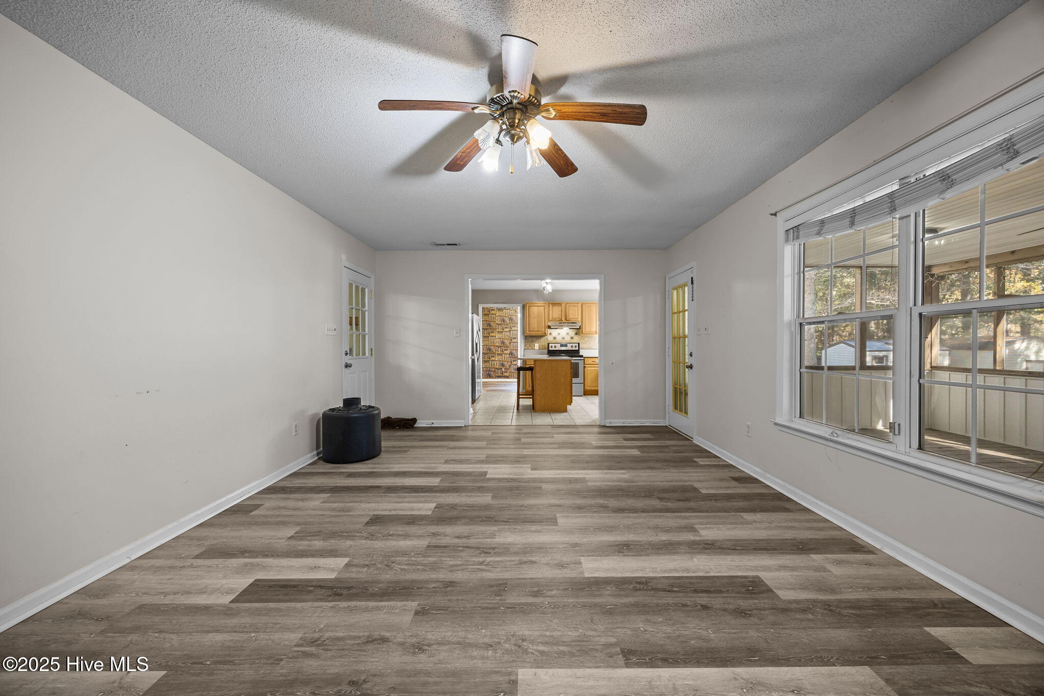 100541595 | Photo 27