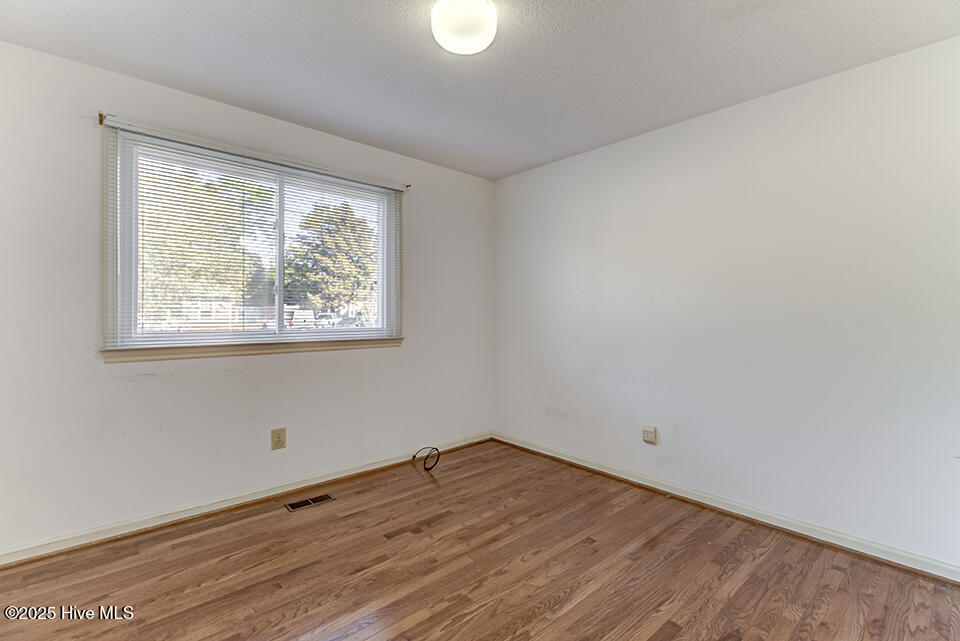 100541590 | Photo 16