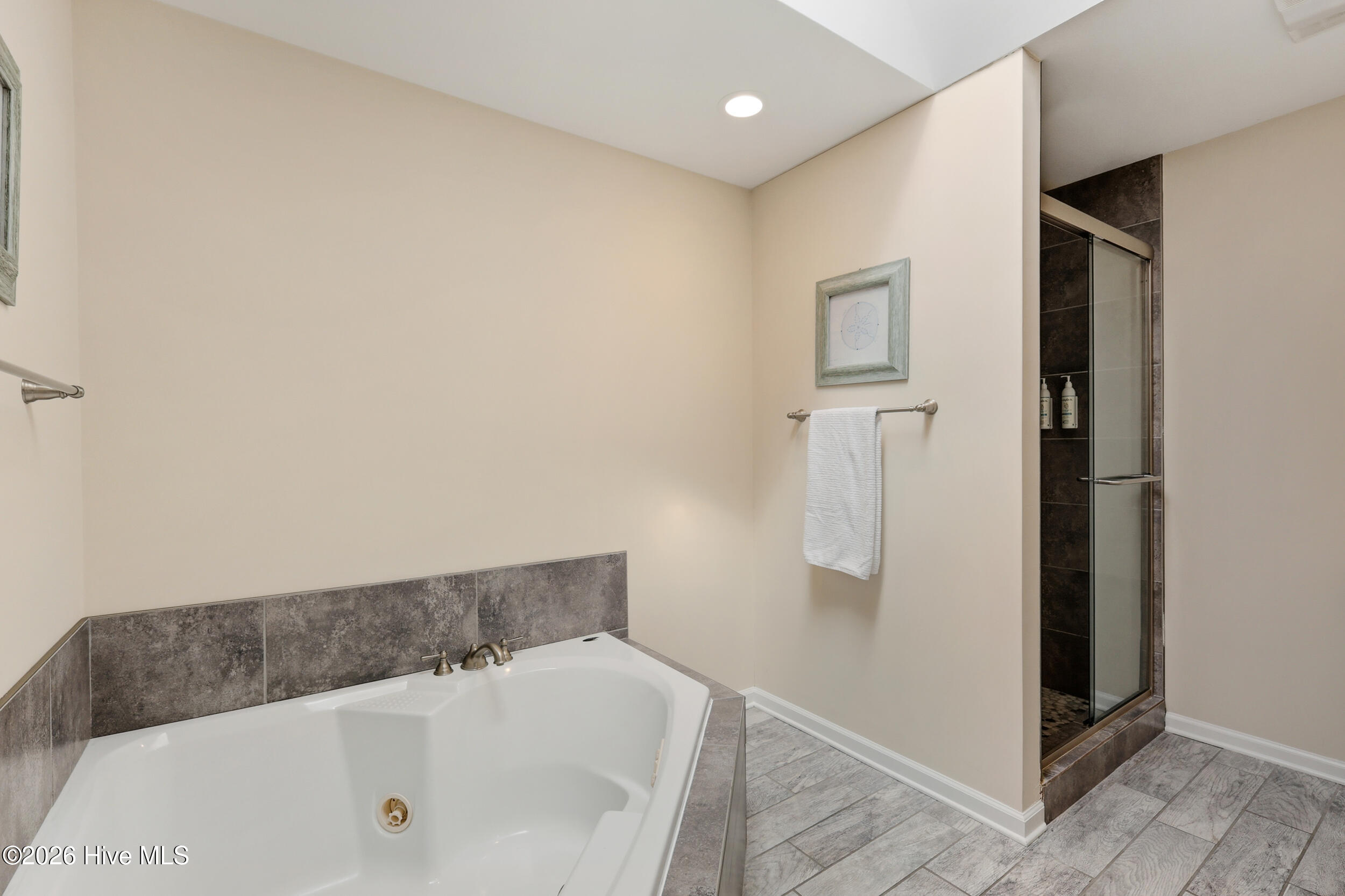 100561472 | Photo 30