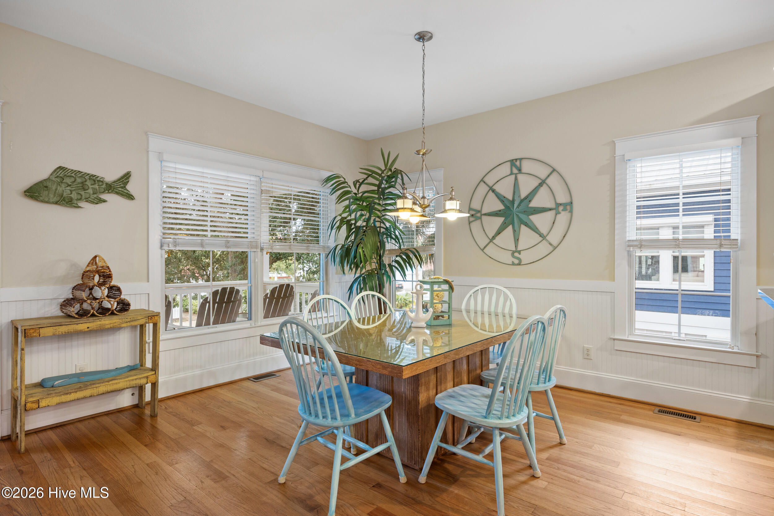 100555680 | Photo 11