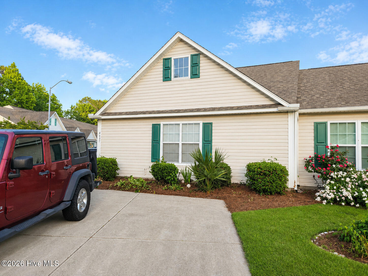 100574378 | Photo 2