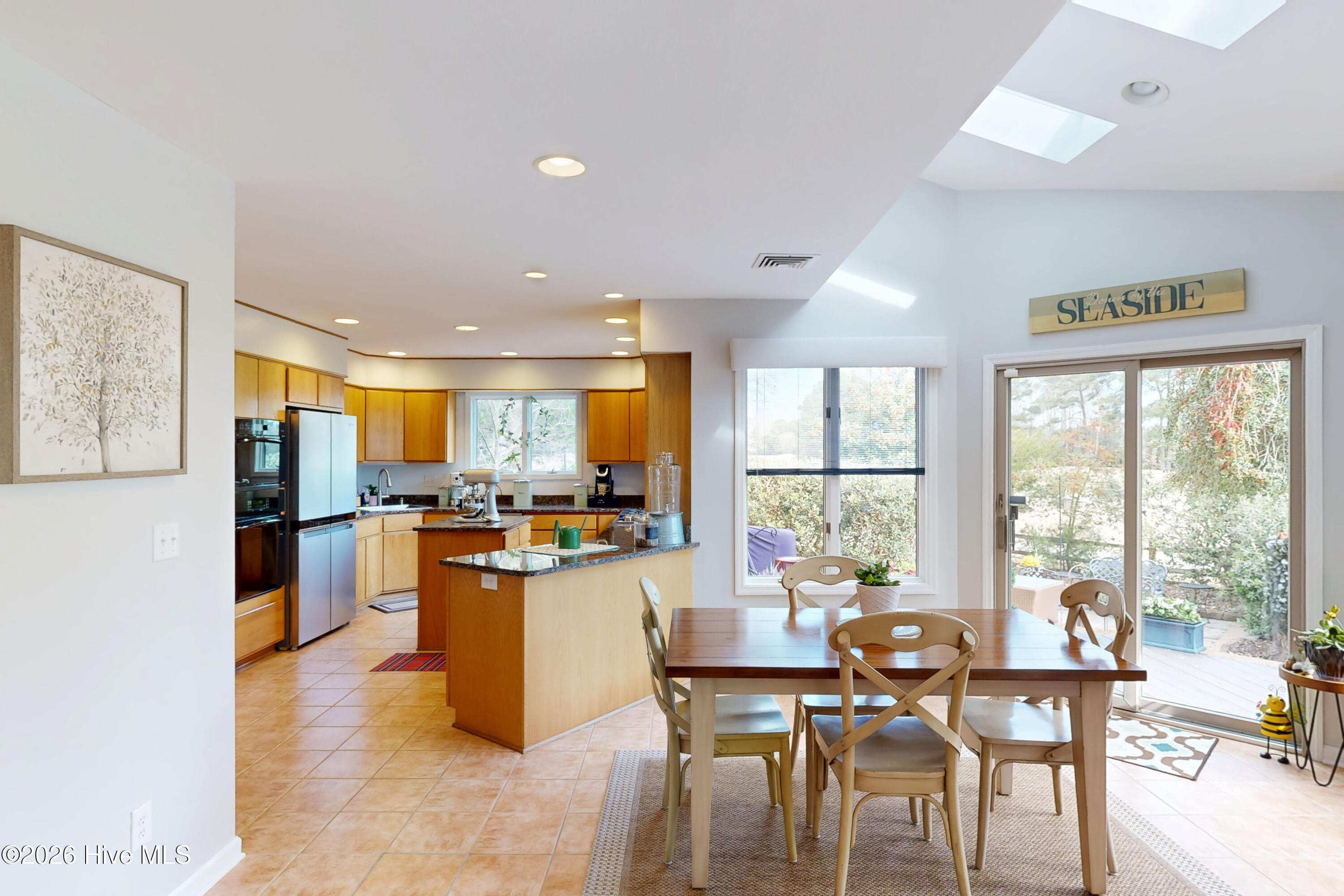 100559840 | Photo 15