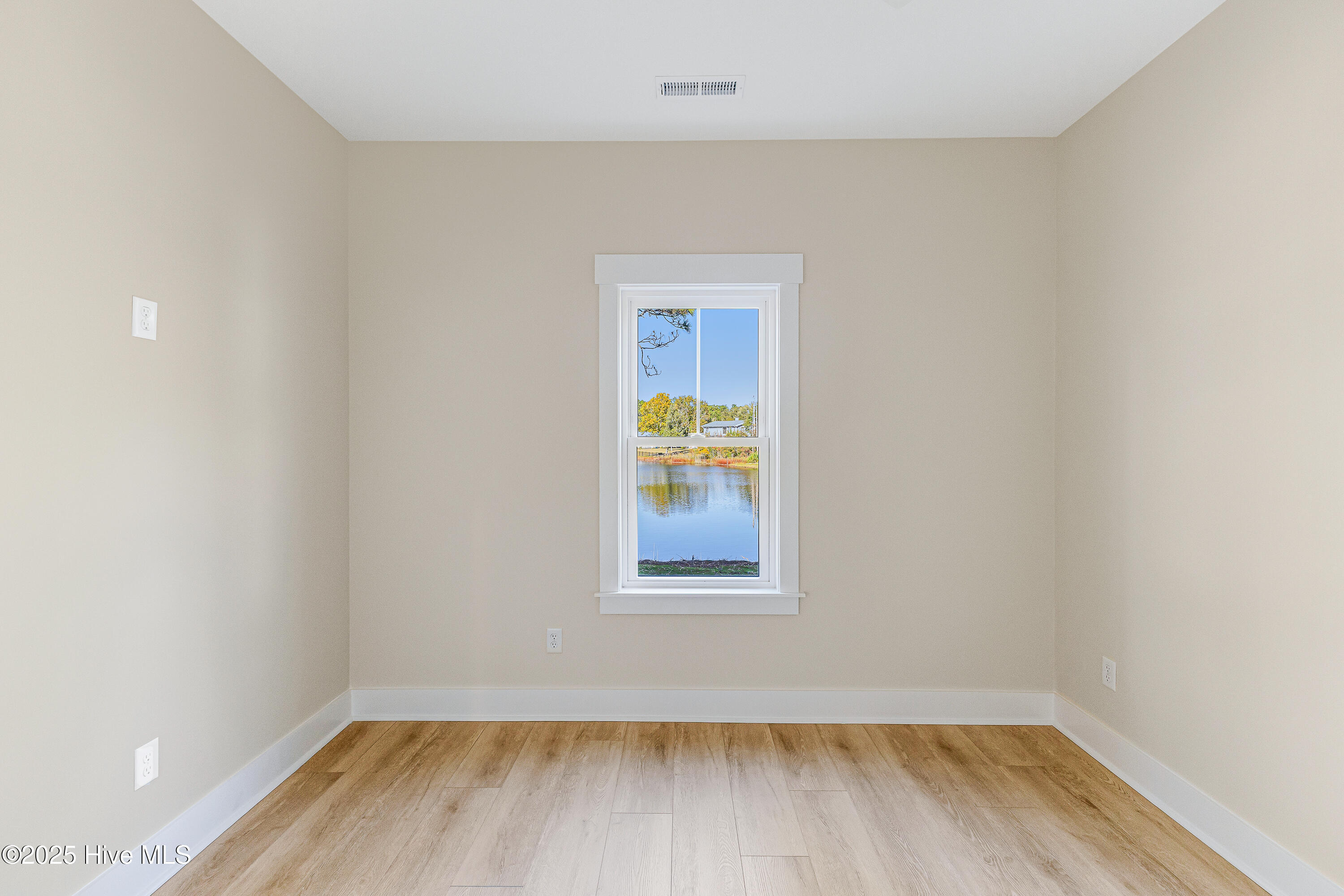 100533071 | Photo 29