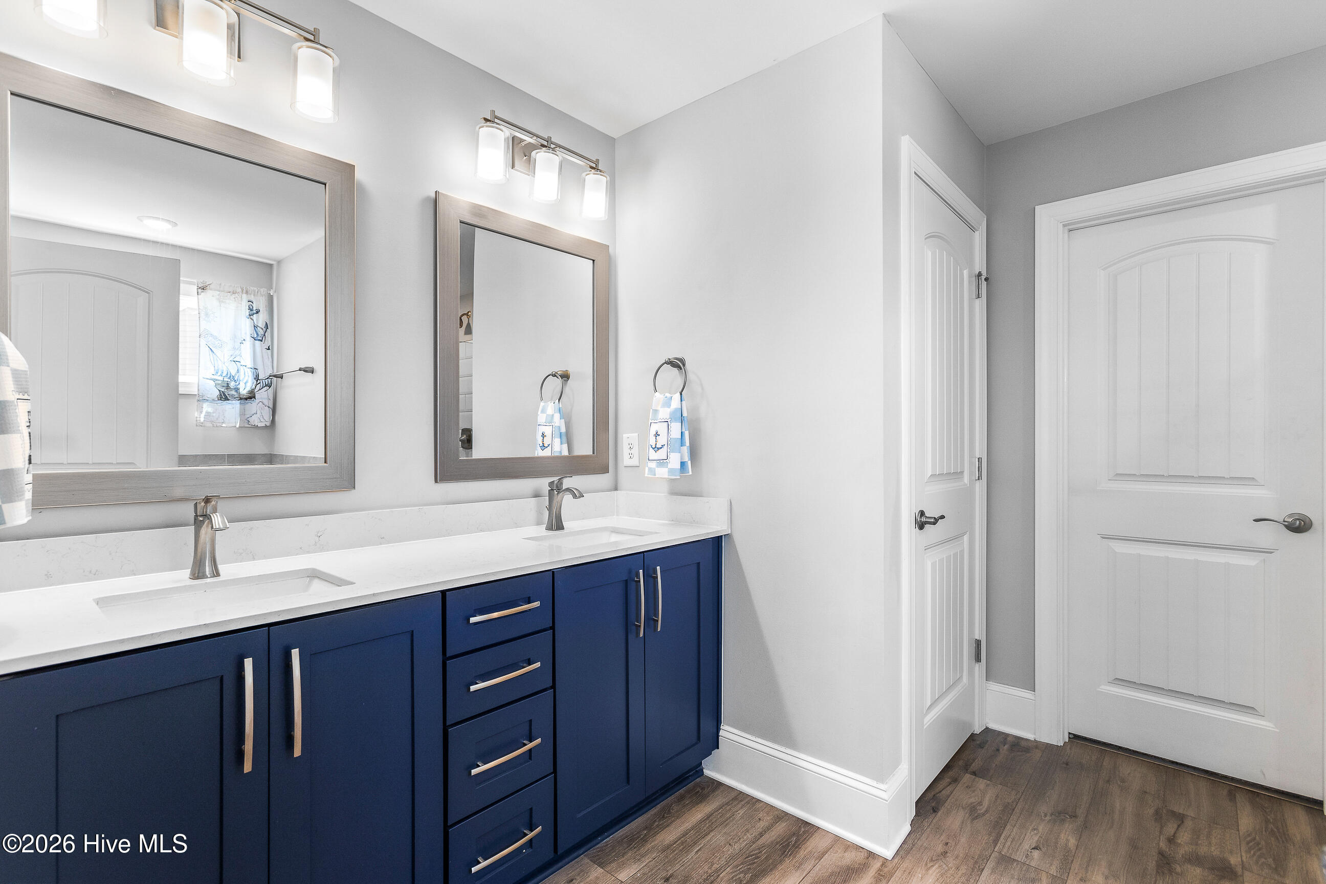 100563975 | Photo 25