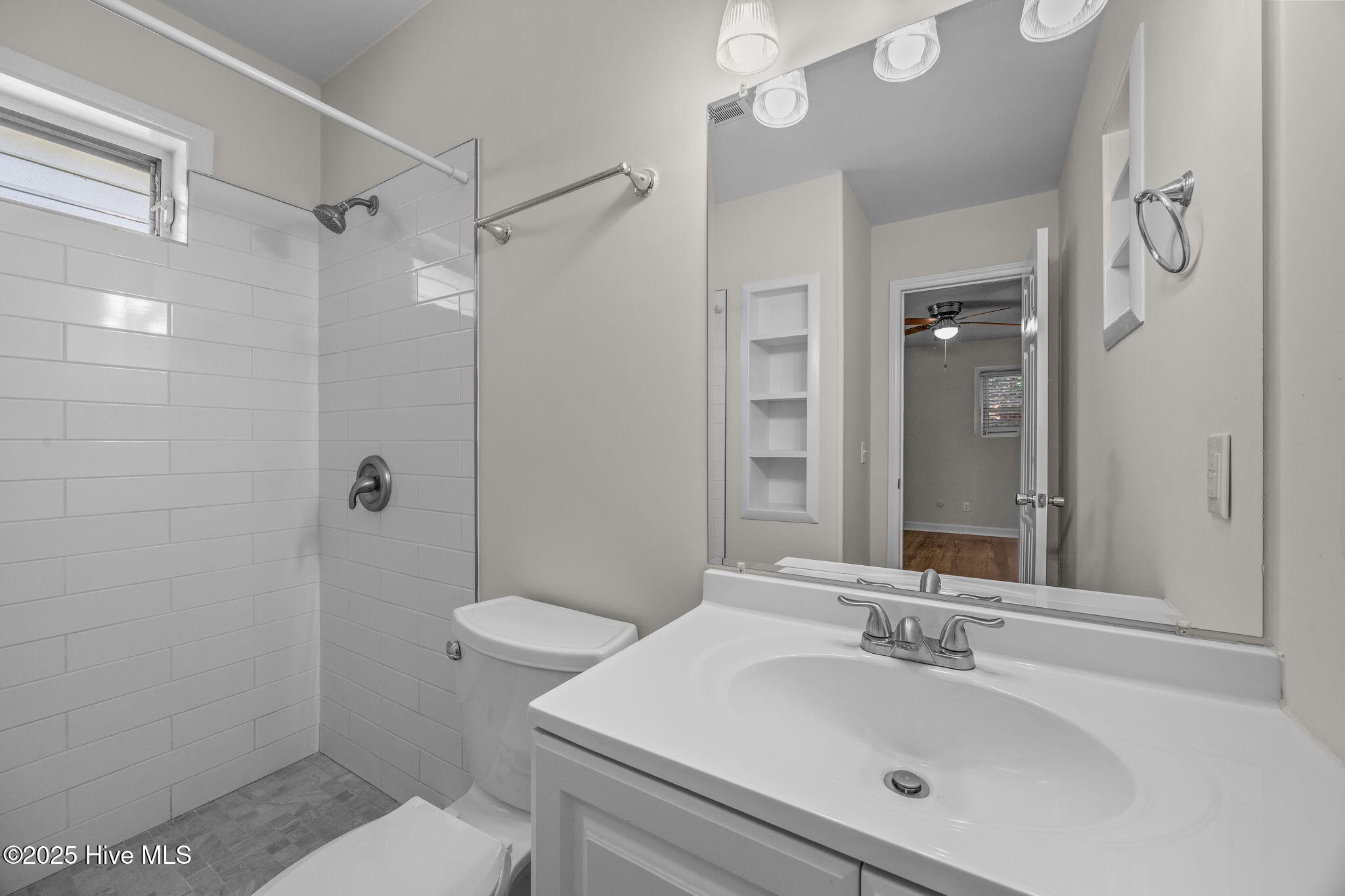 100540435 | Photo 22