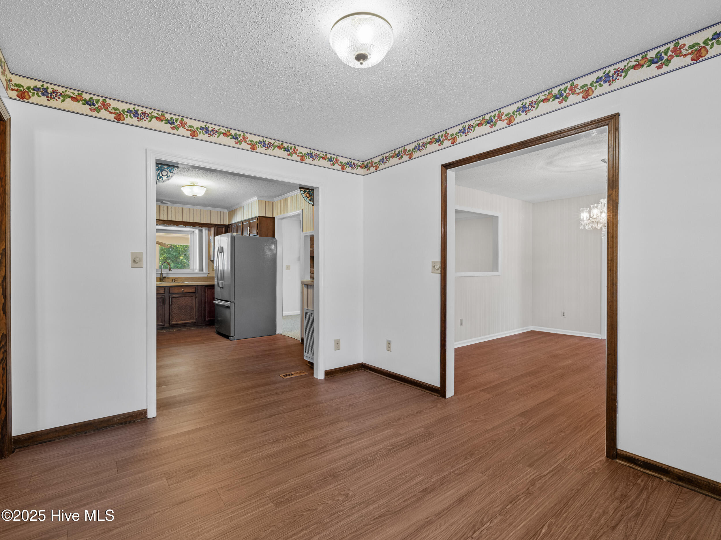 100544325 | Photo 27