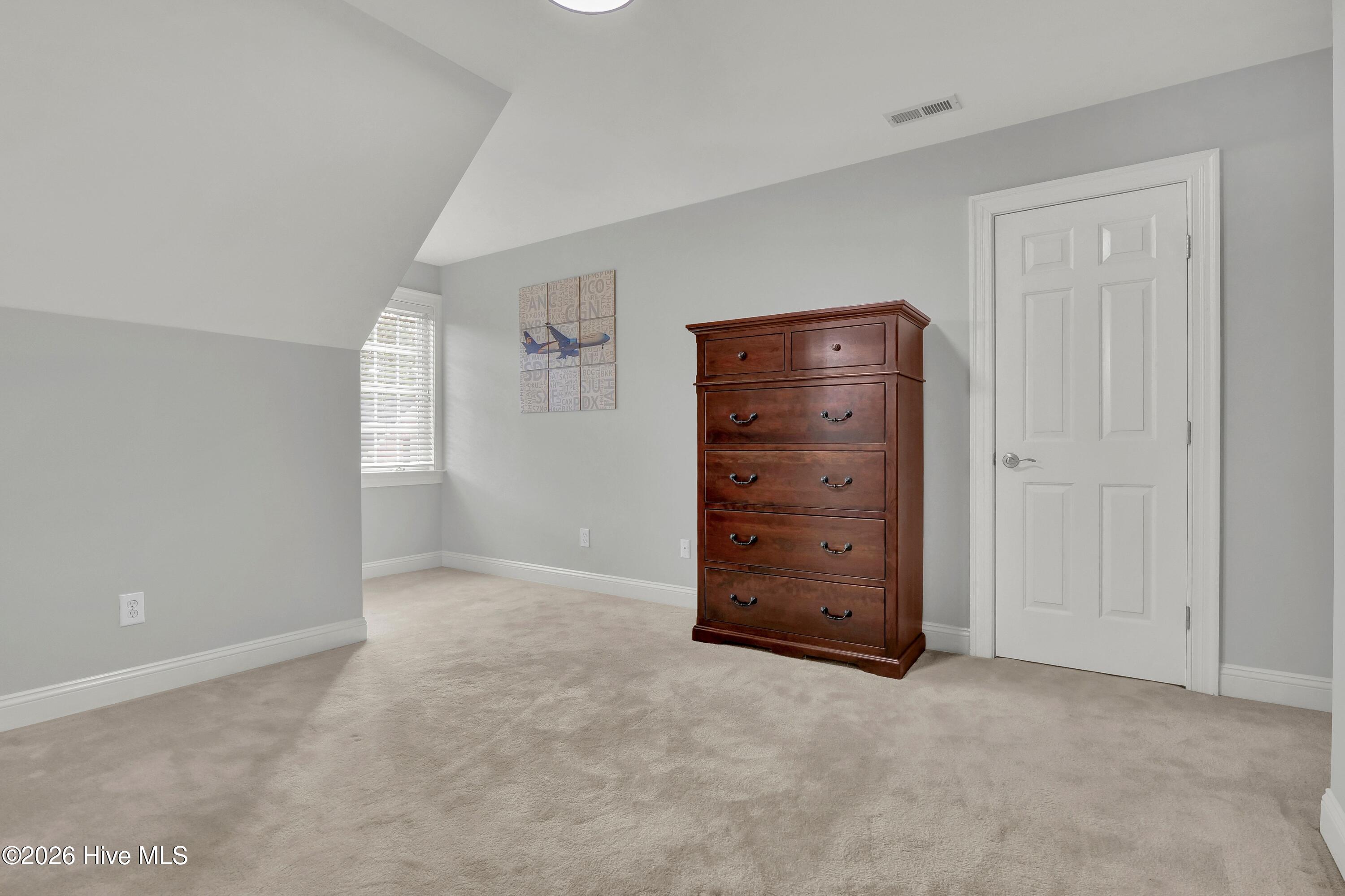 100563212 | Photo 28