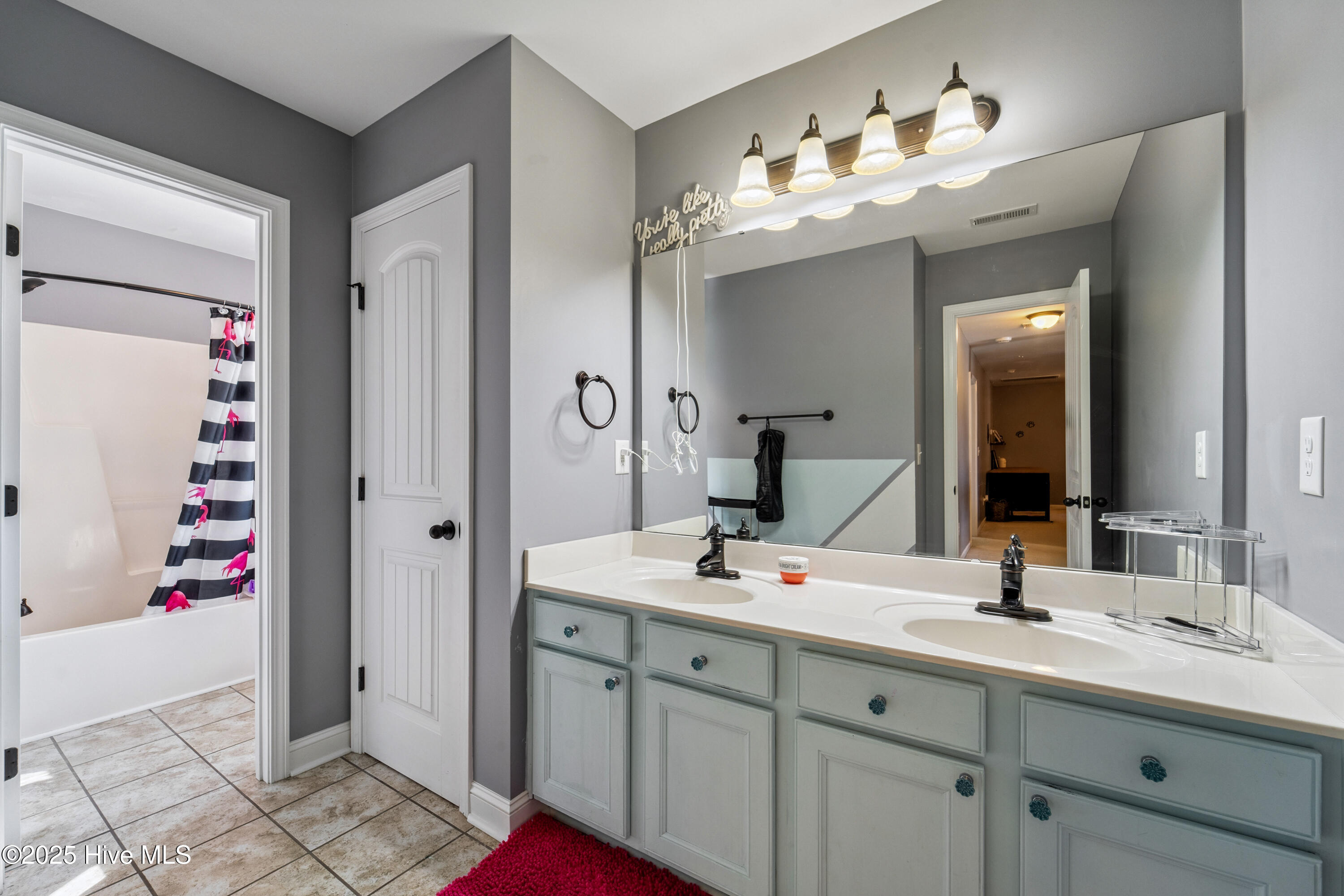 100516932 | Photo 53