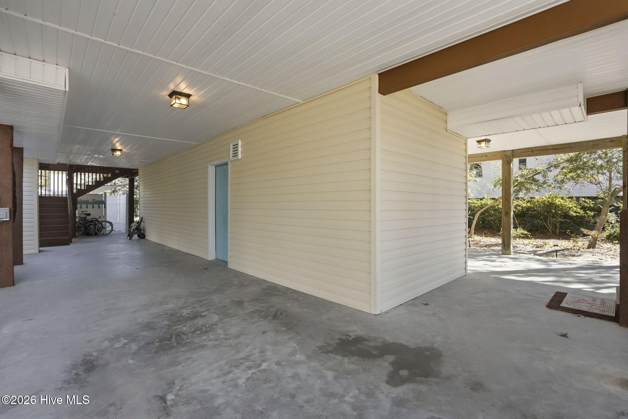 100555111 | Photo 11