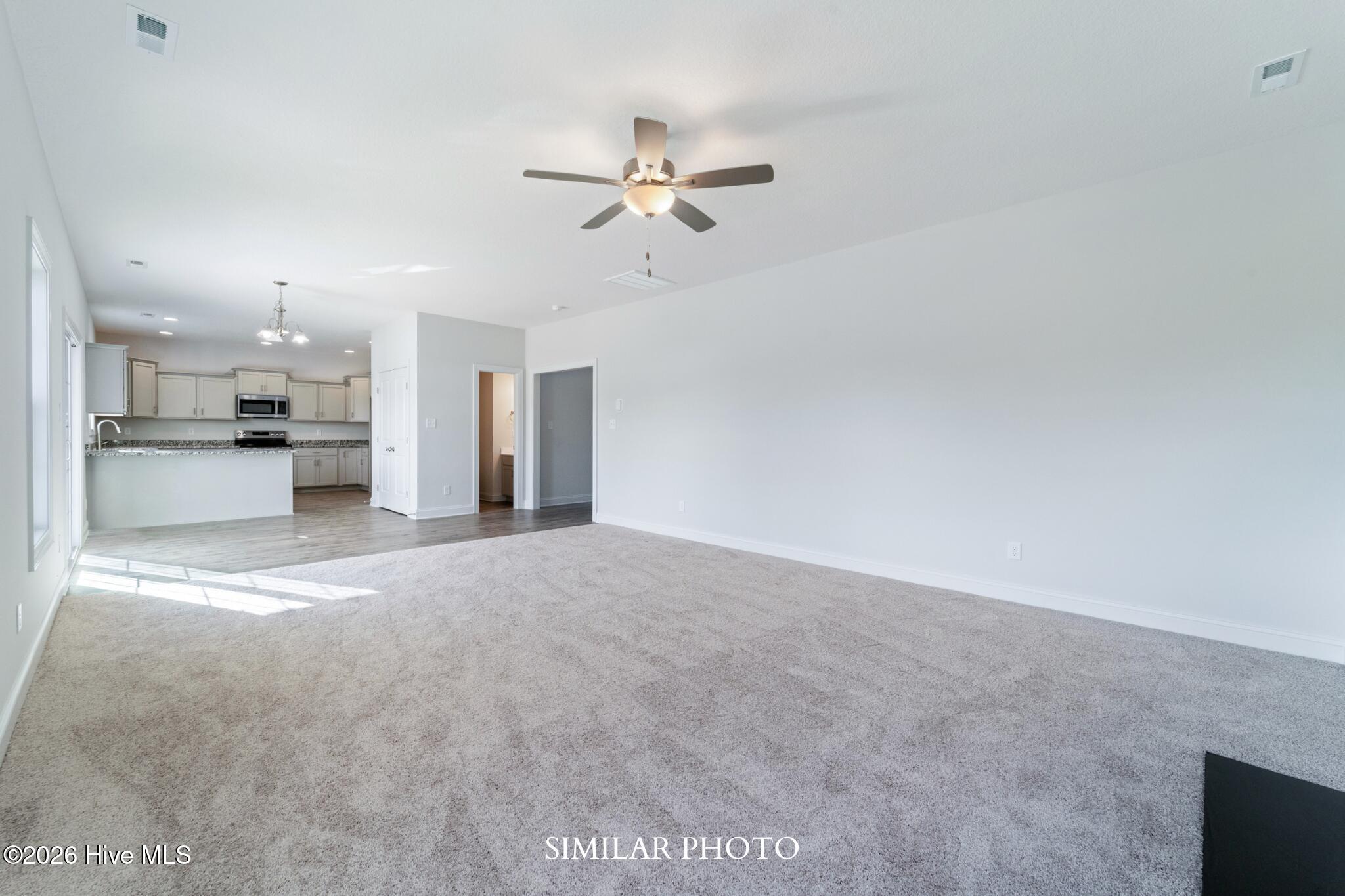 100561558 | Photo 12