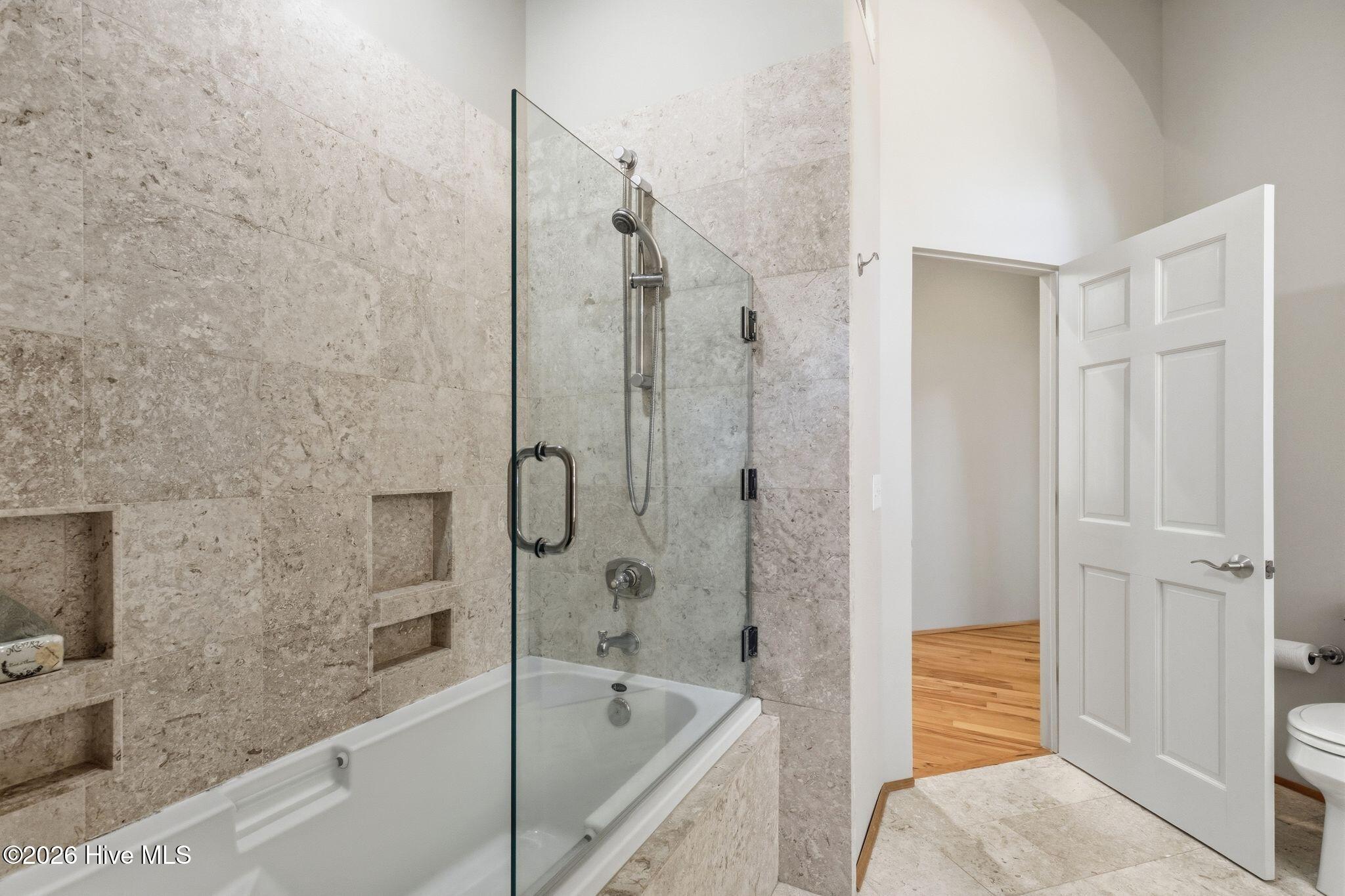 100555834 | Photo 61