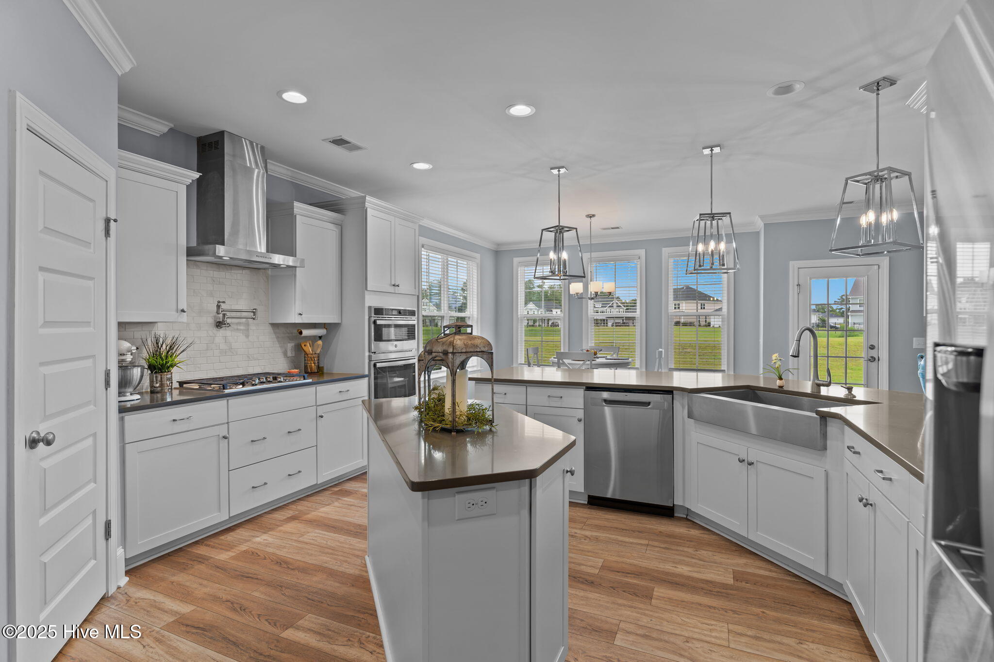 100525303 | Photo 19