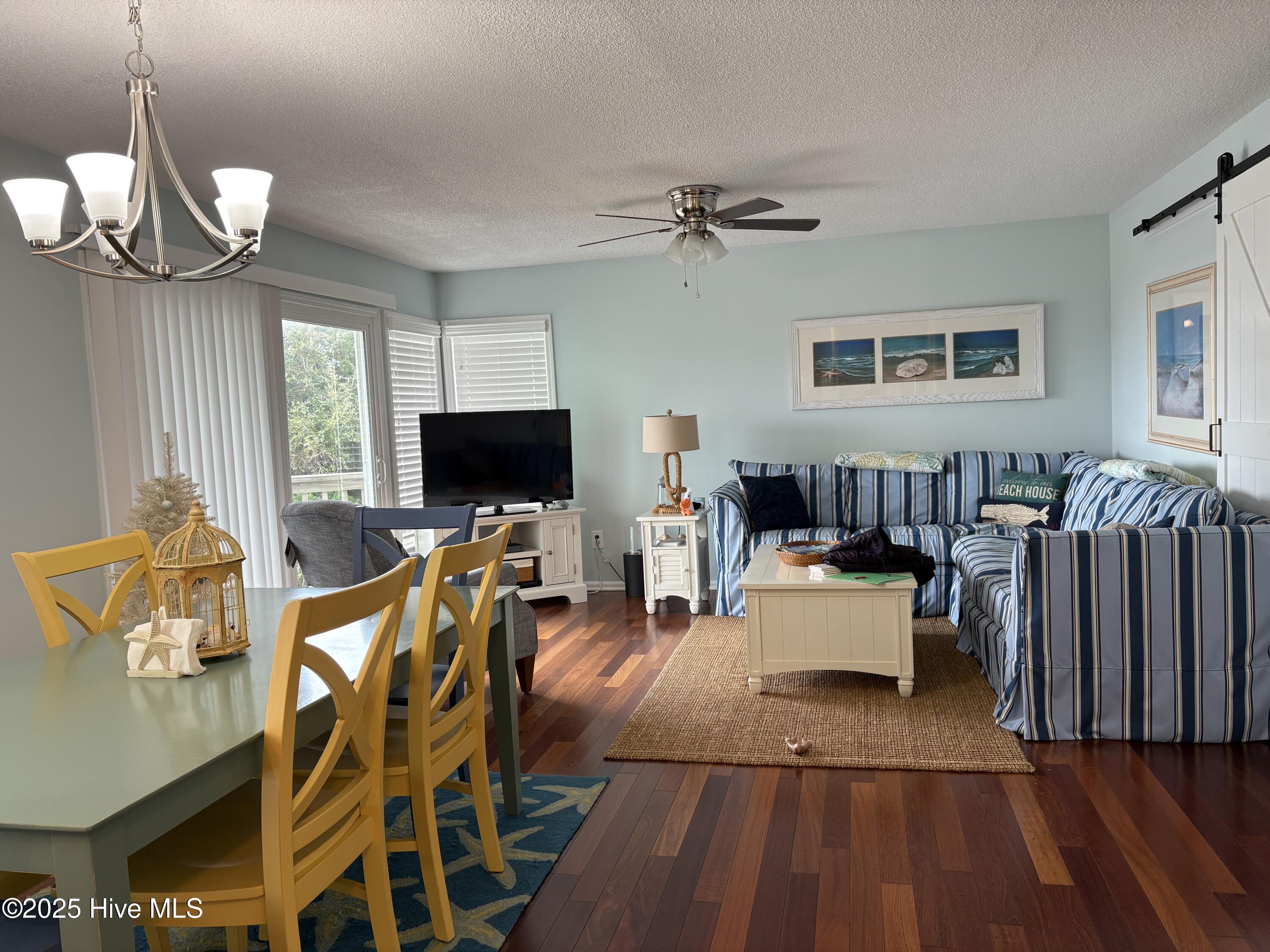 100527145 | Photo 12