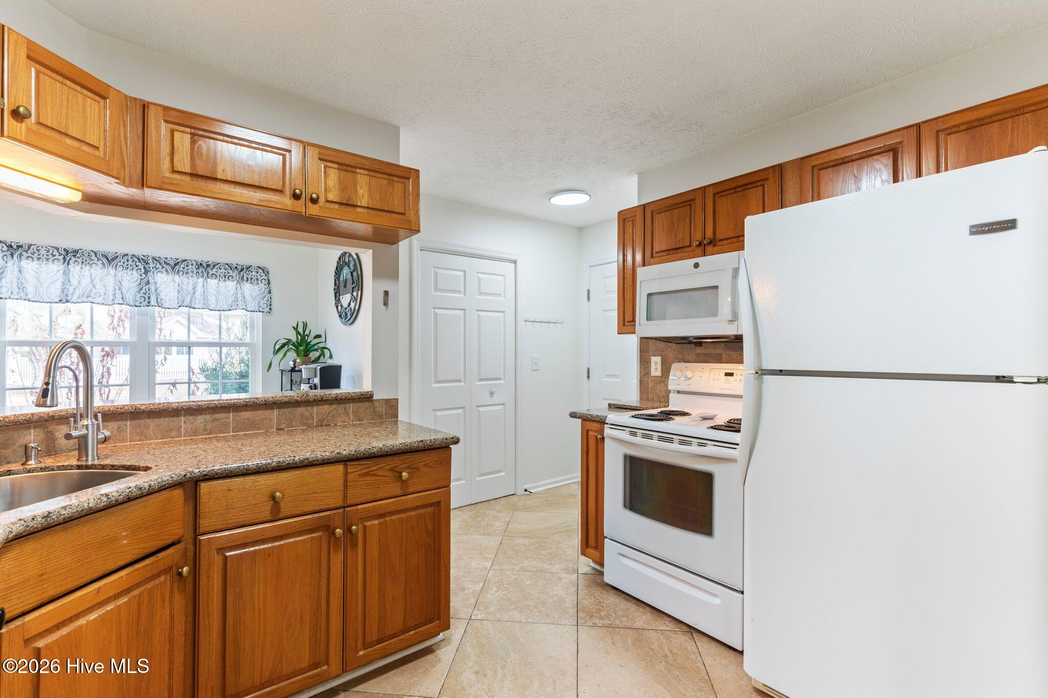 100550579 | Photo 21