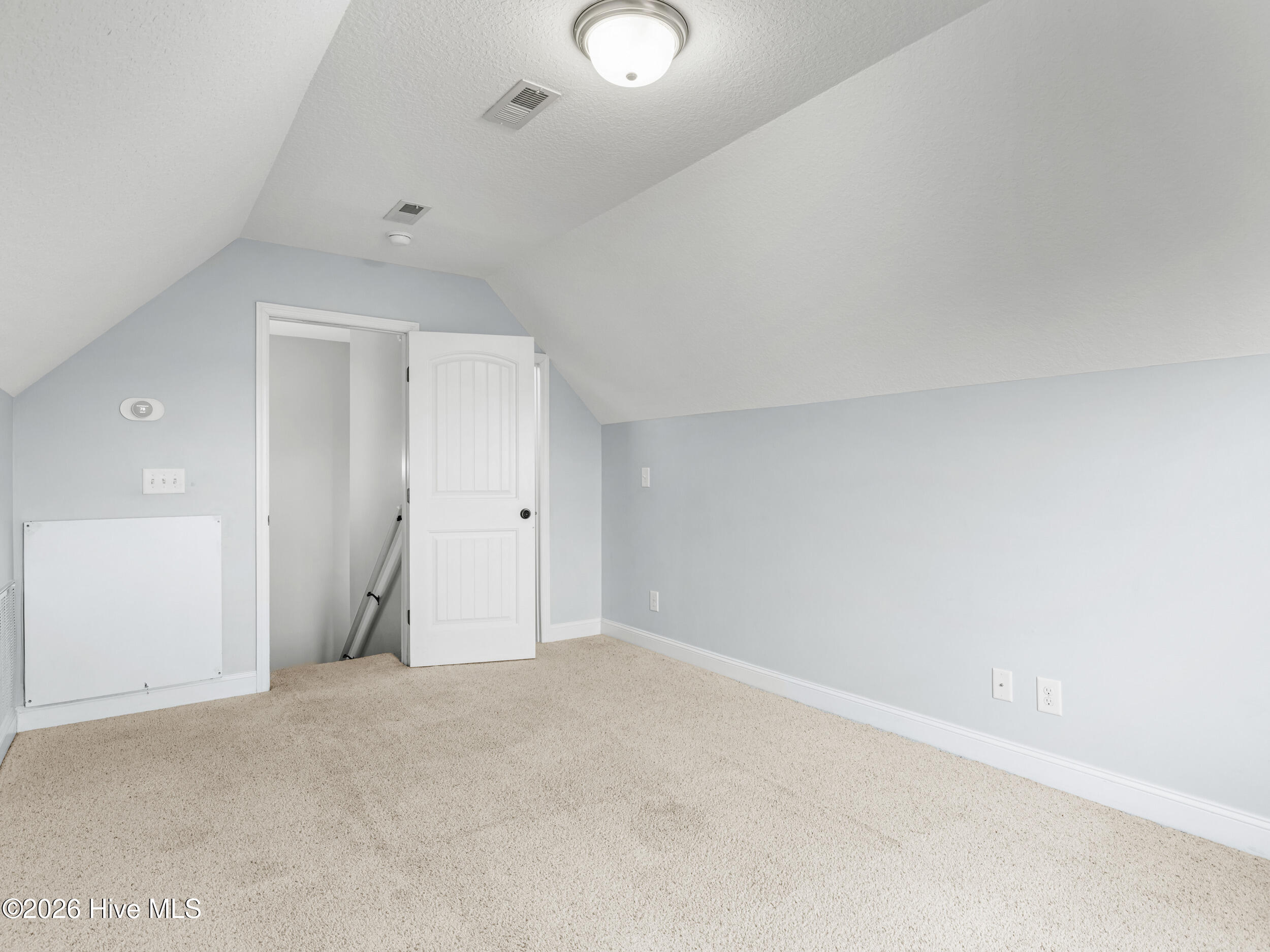 100548593 | Photo 37