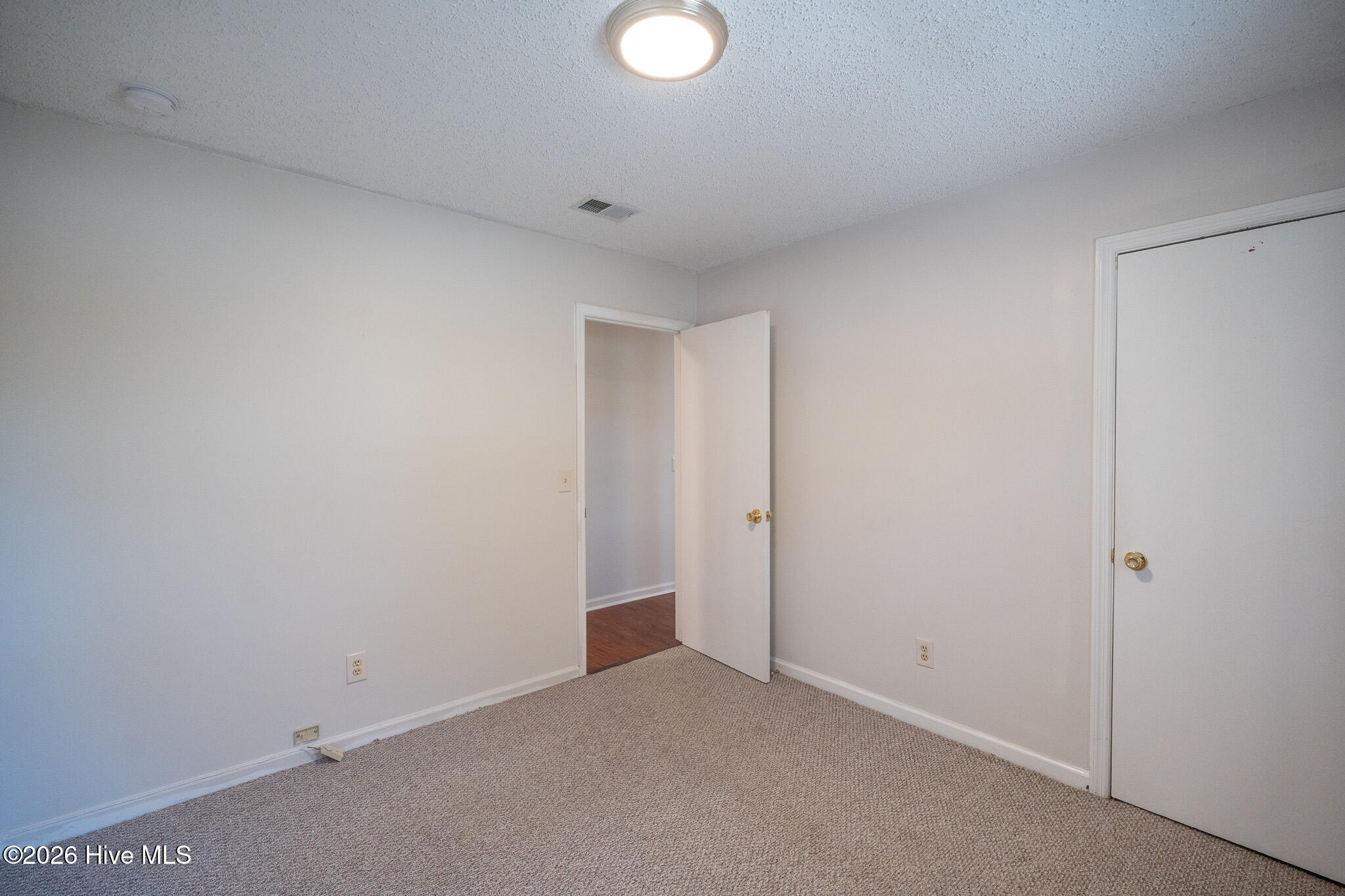 100567624 | Photo 21