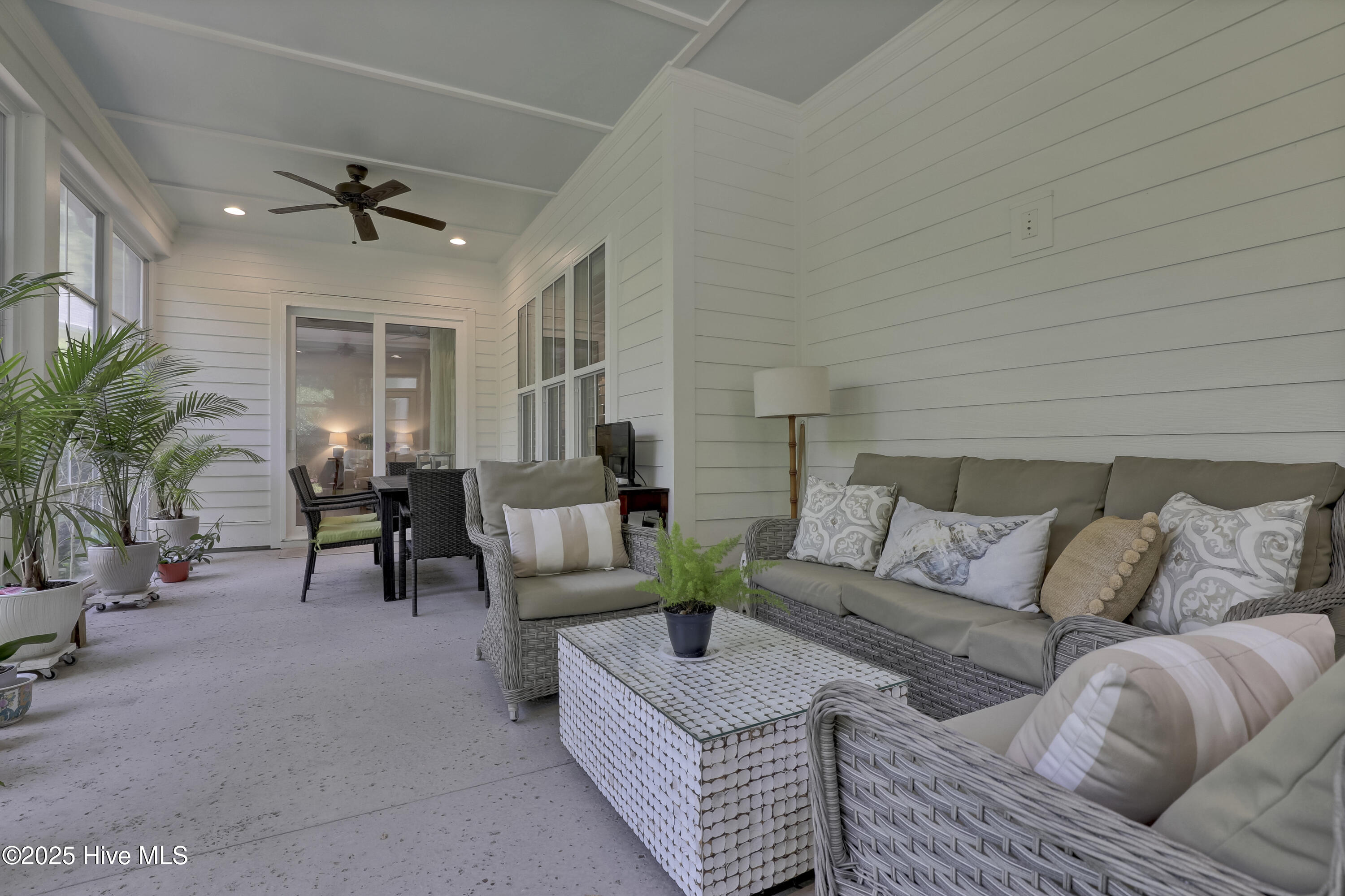 100523529 | Photo 45