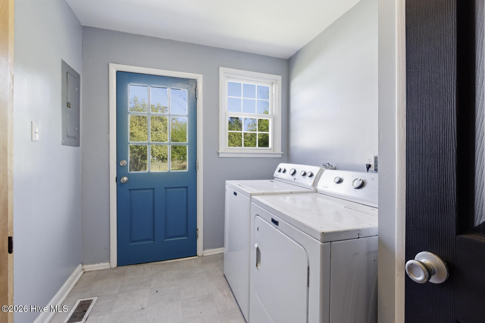 100565966 | Photo 14