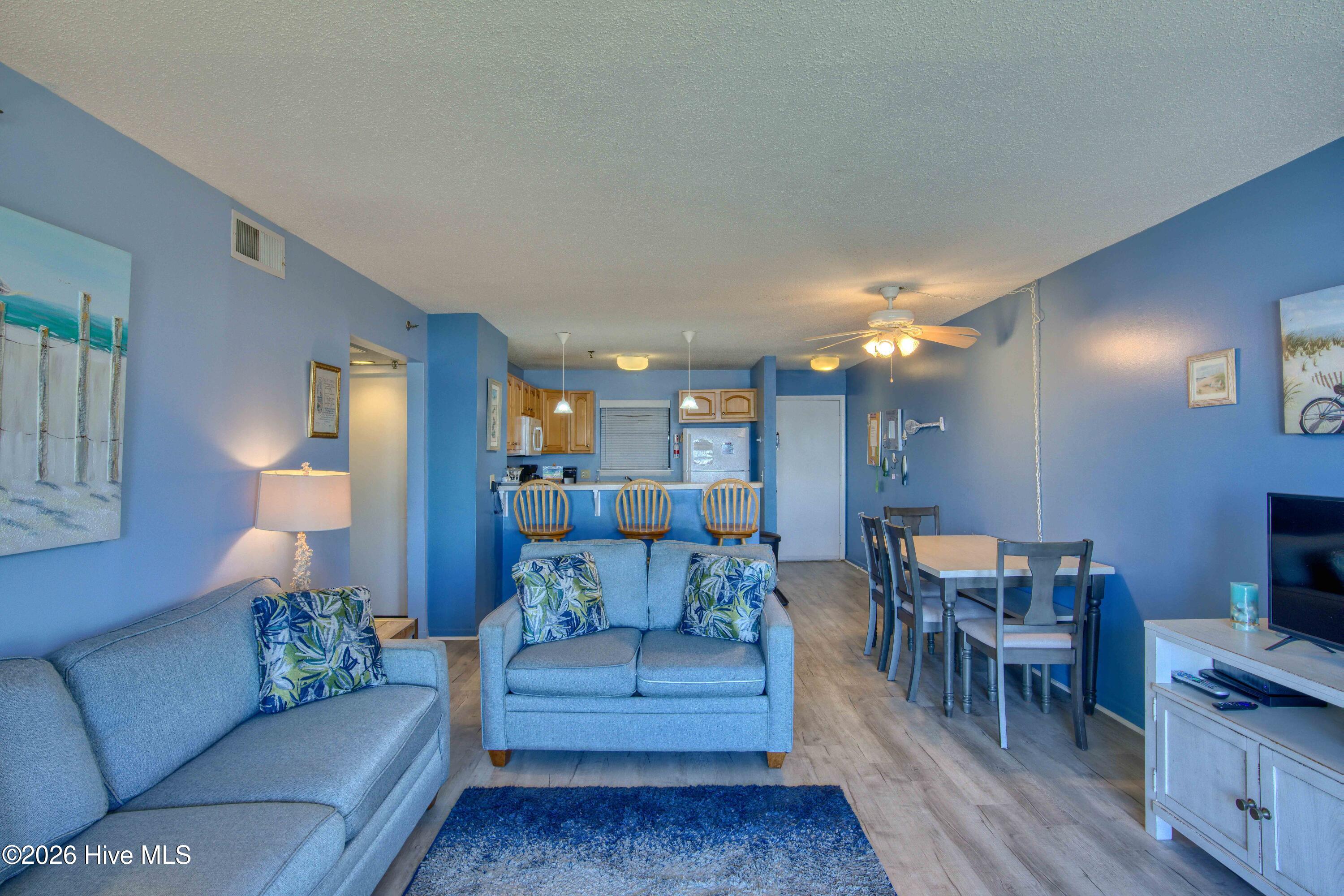 100560389 | Photo 13