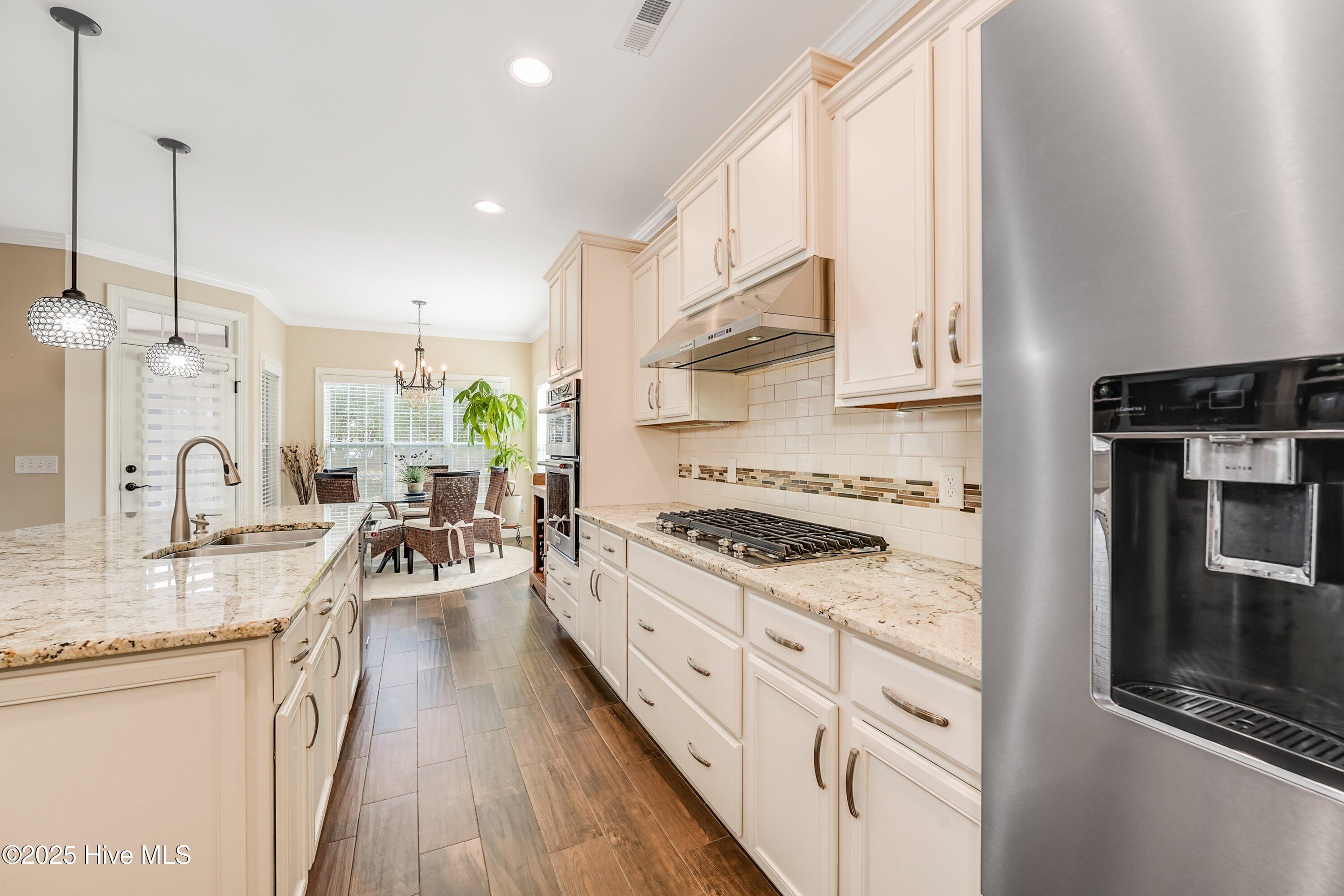 100528455 | Photo 14