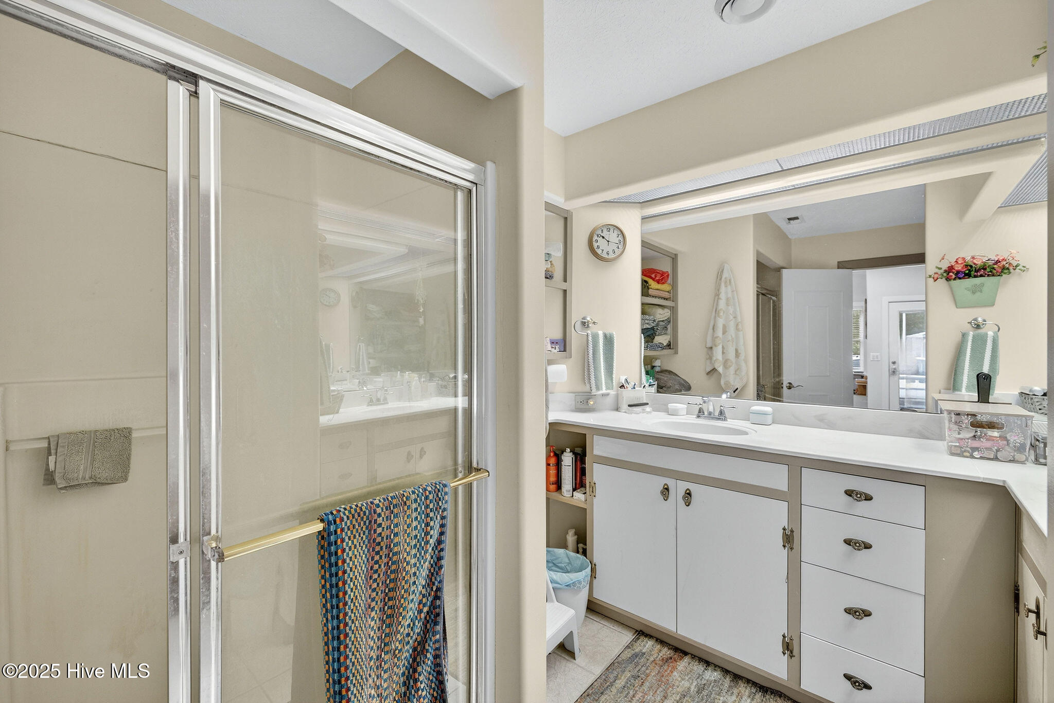 100542936 | Photo 46