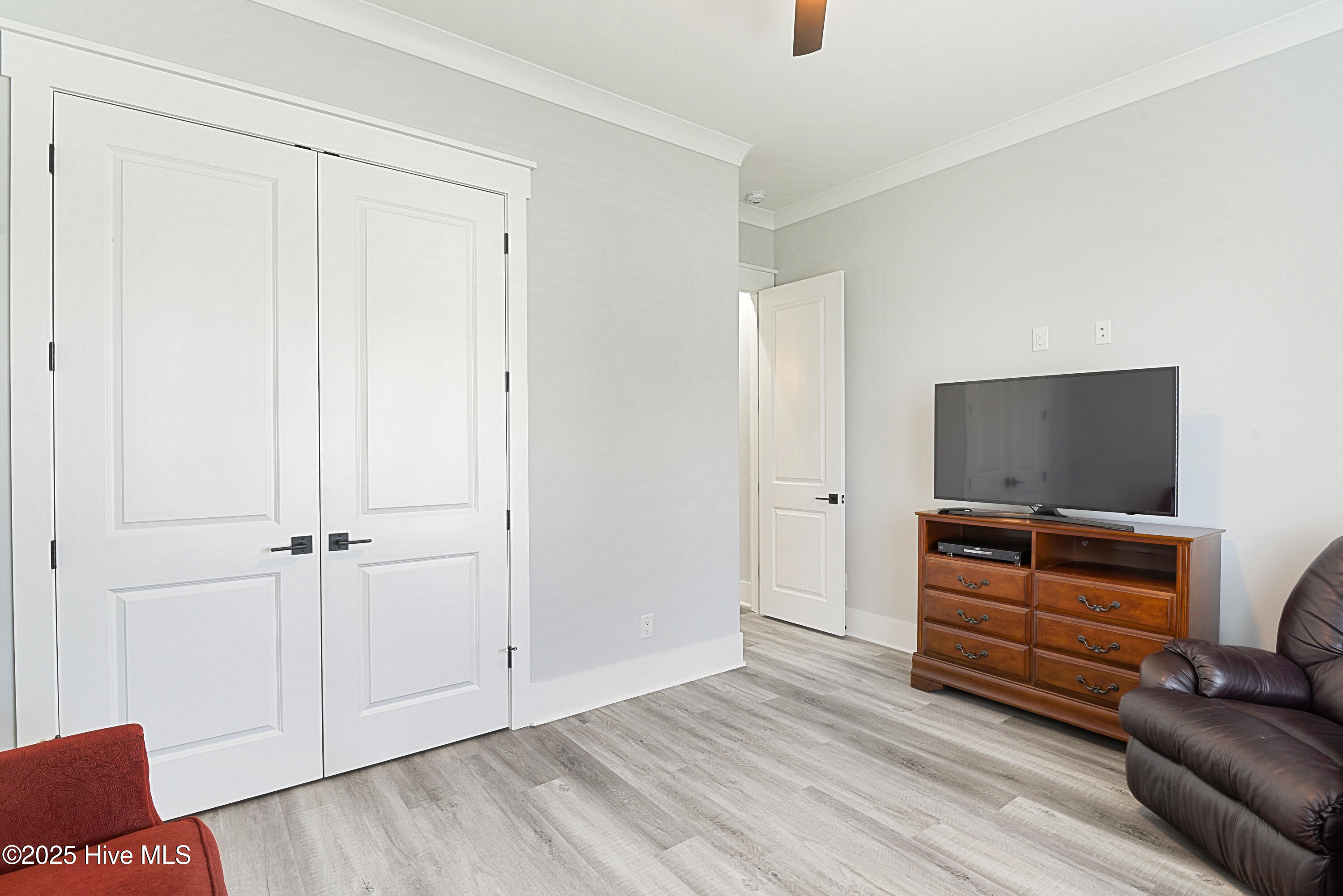 100532165 | Photo 28