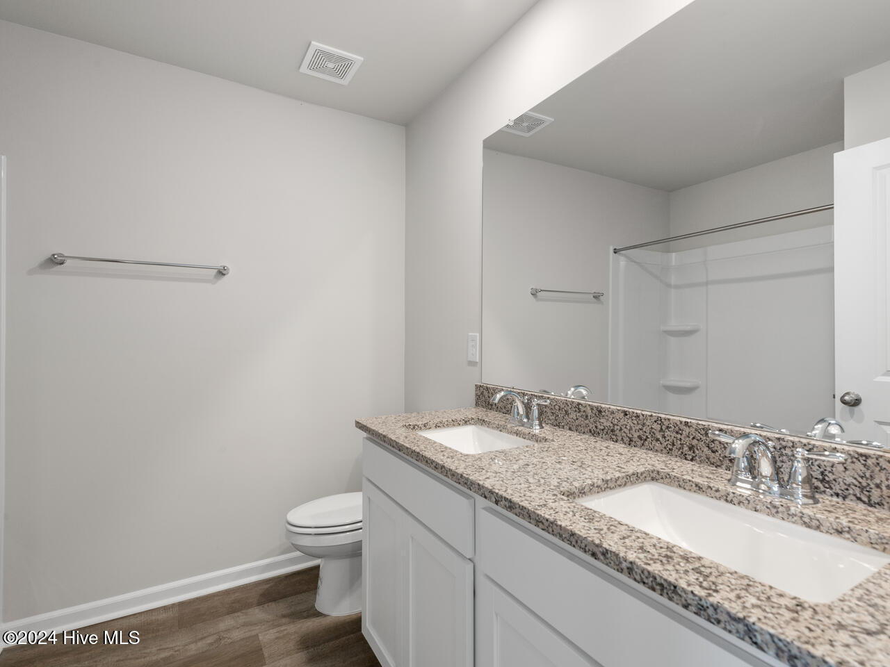 100536784 | Photo 36