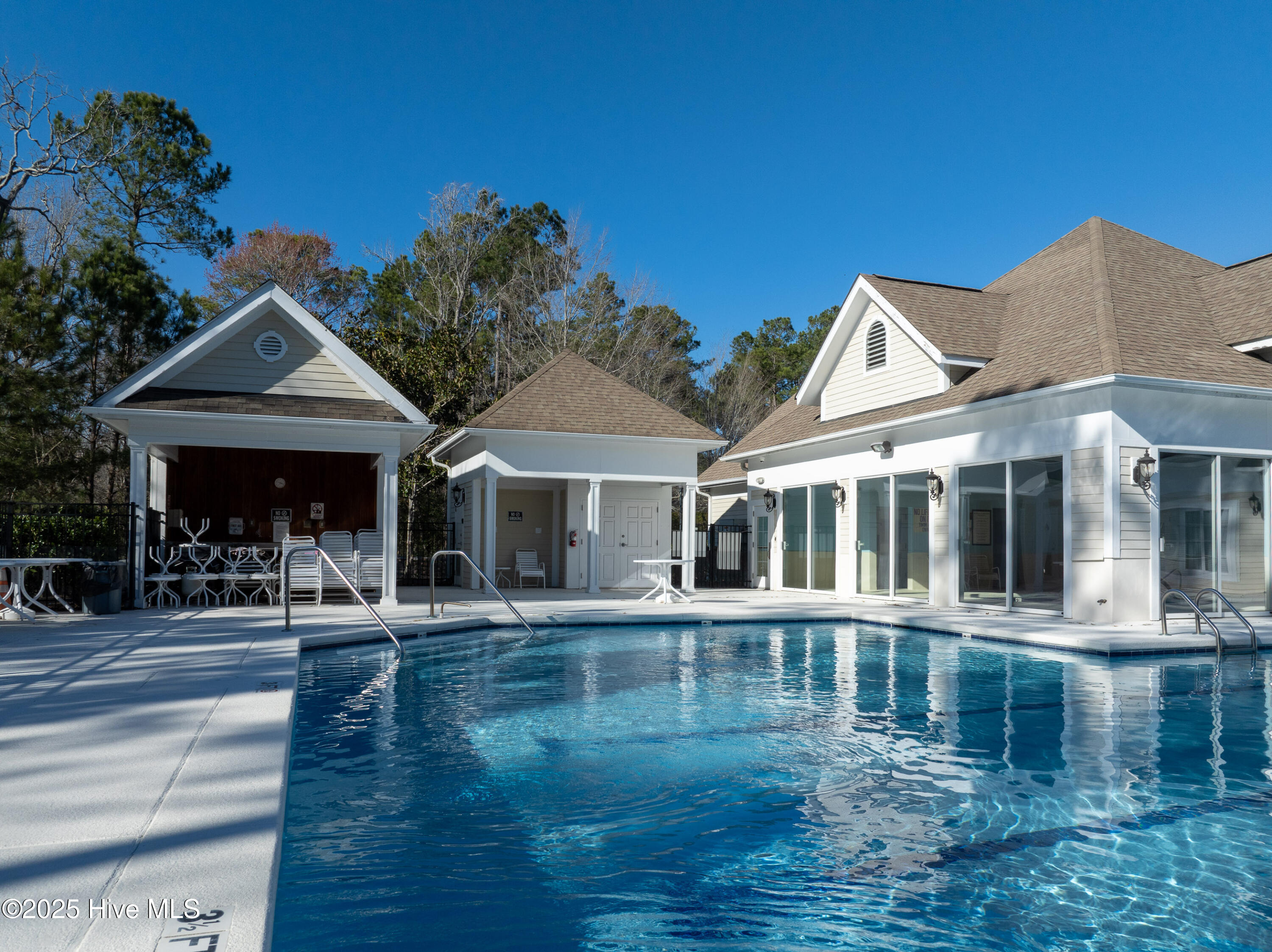 100536128 | Photo 40