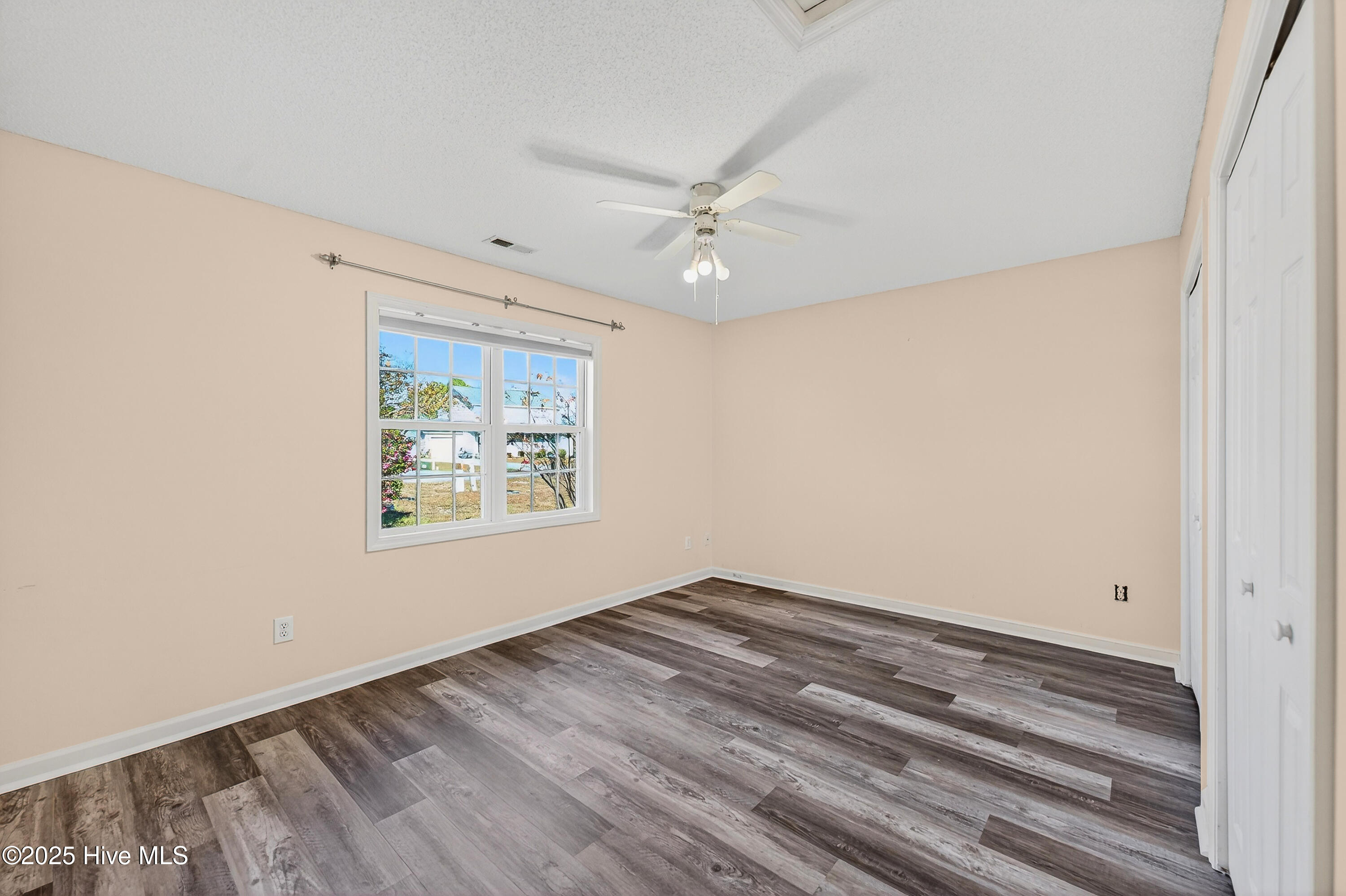 100543652 | Photo 19