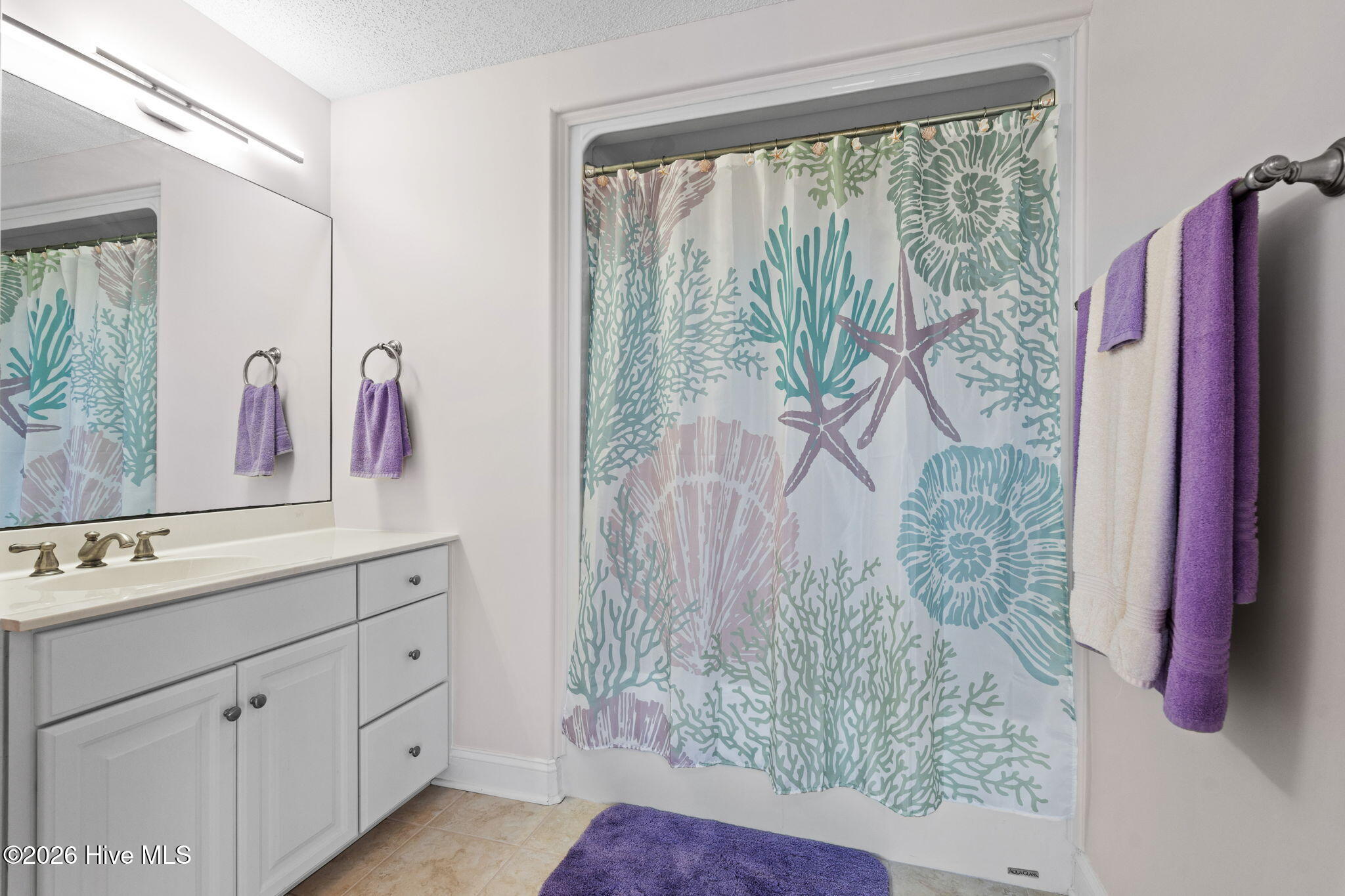 100561673 | Photo 42