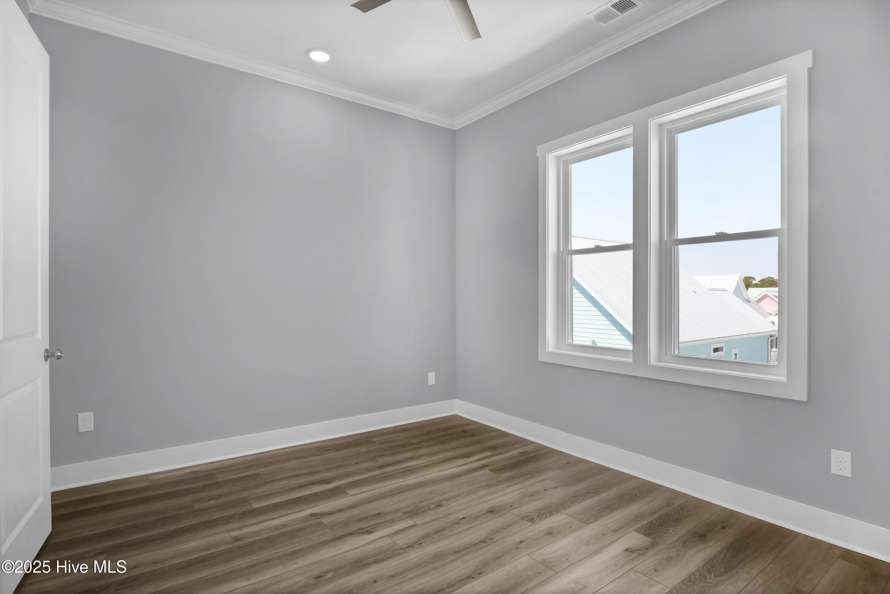 100479078 | Photo 24