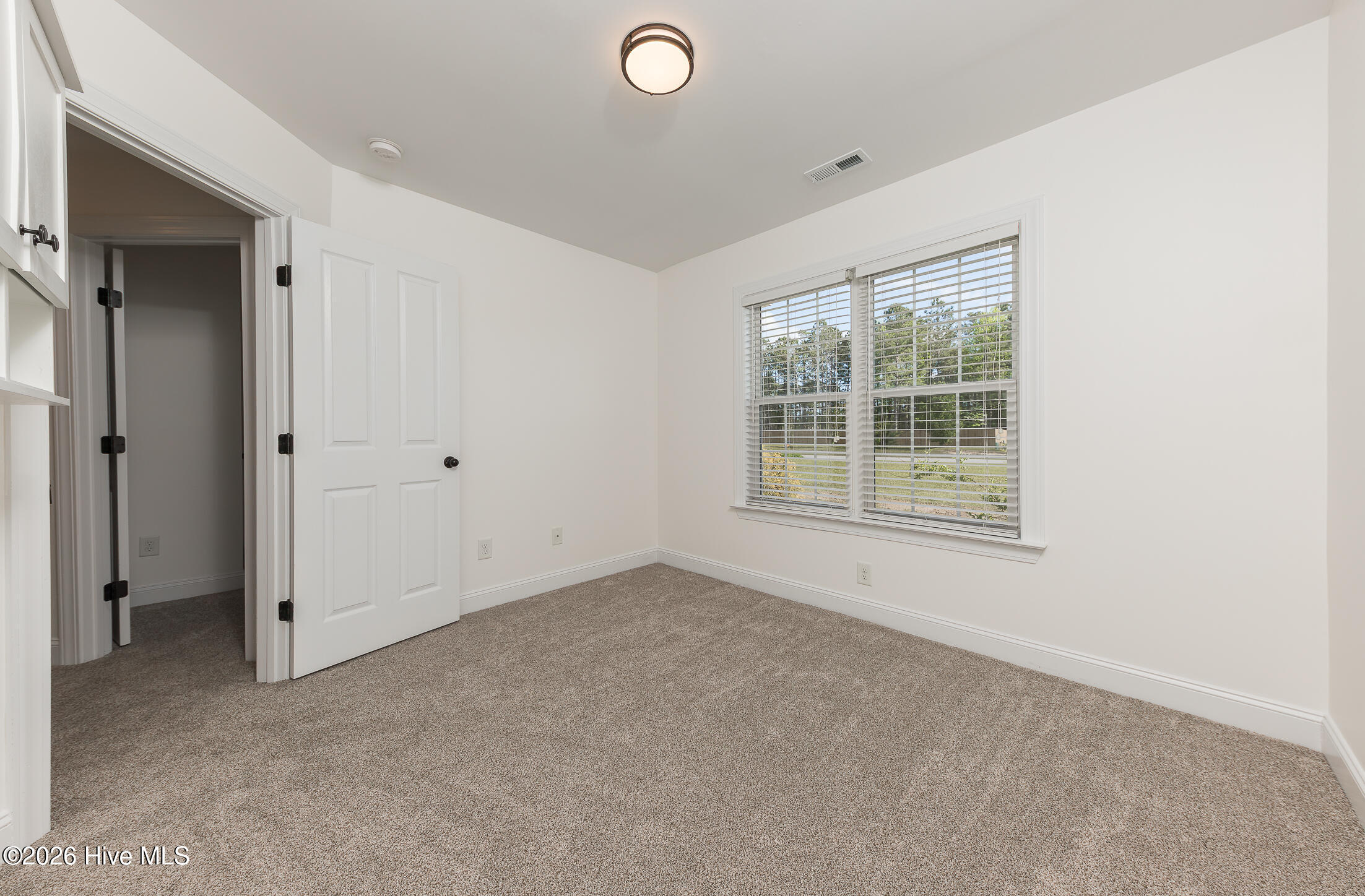 100566489 | Photo 46