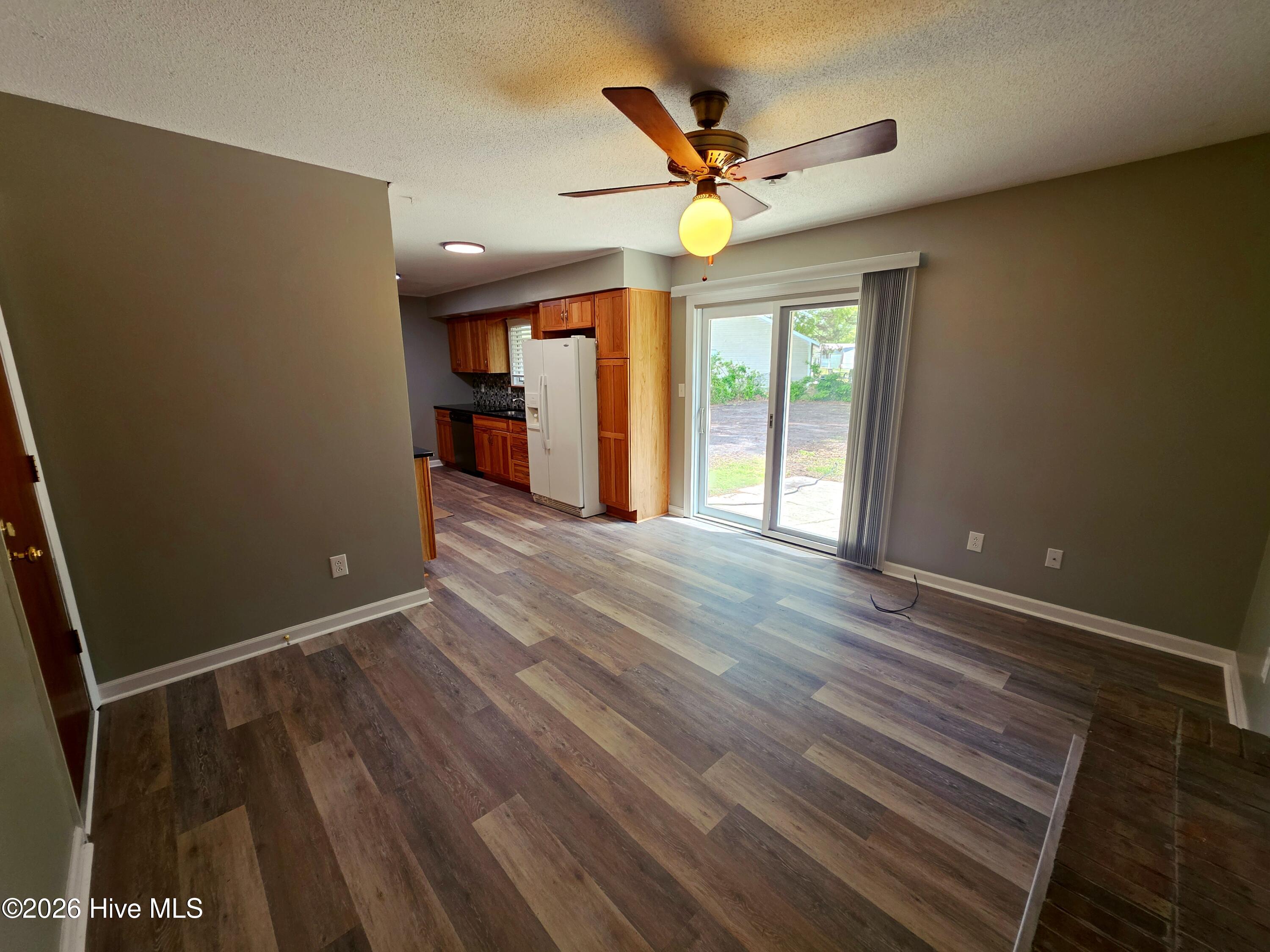 100567105 | Photo 19